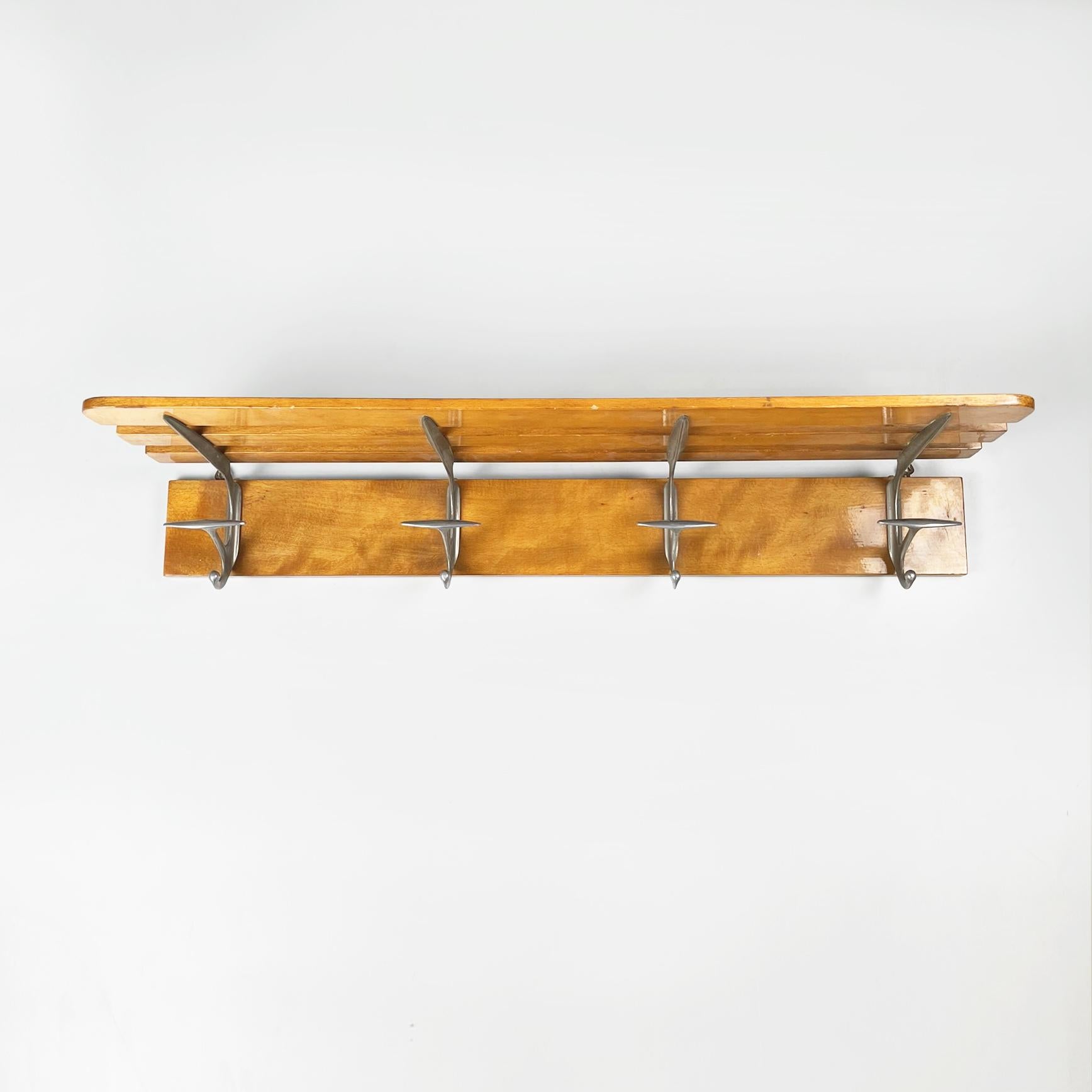 Italian midcentury Wall hat and coat hanger in polished wood and metal by Brevetti Reguitti, 1940s
Wall coat hanger with hat stand in polished light wood and metal. The metal structure features 4 double hooks. The upper part, made up of 4 wooden