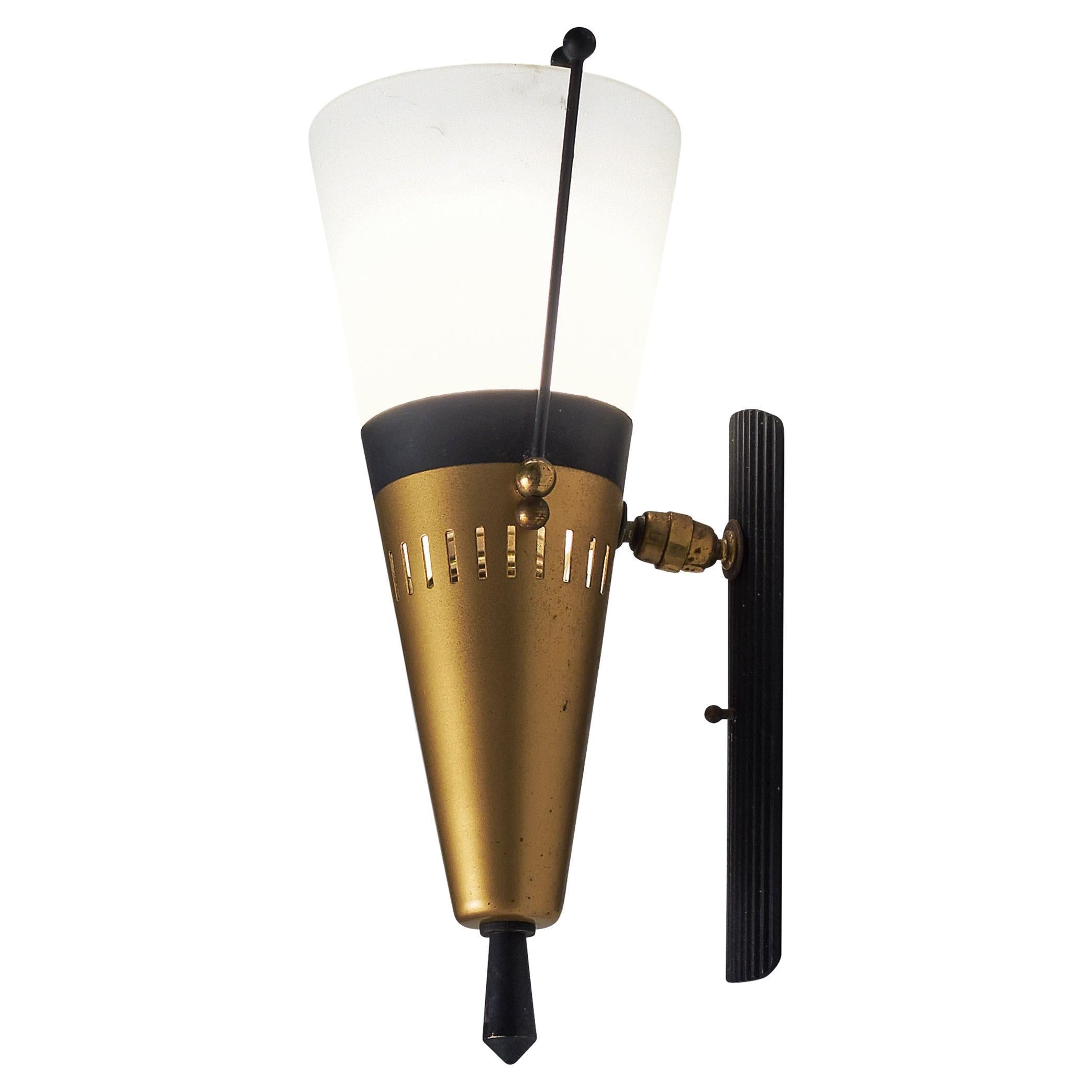 Italian Mid-Century Wall Light in Brass and White Glass 