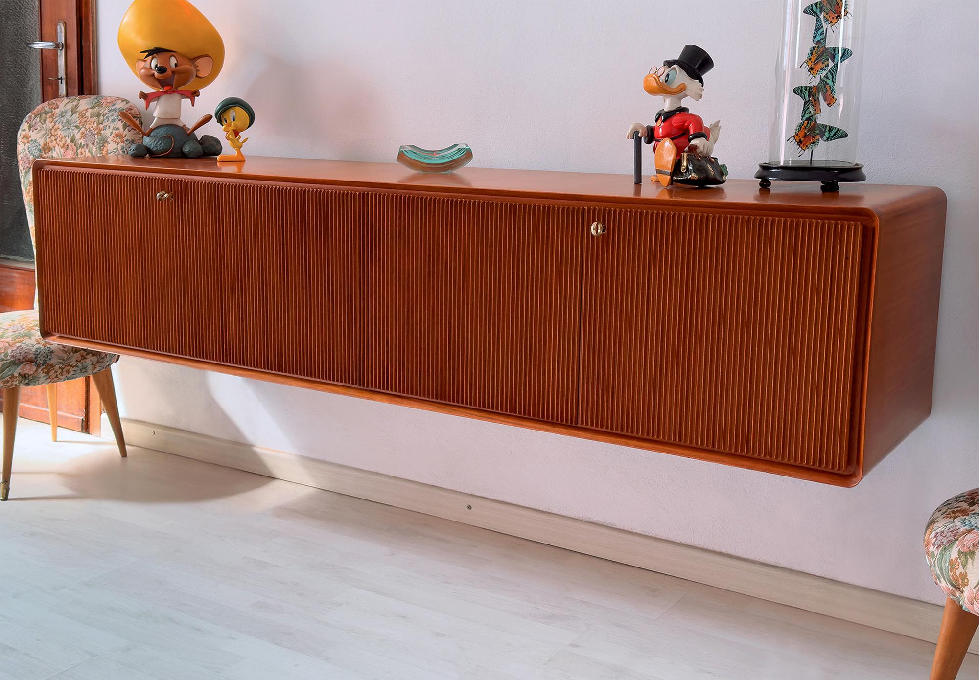 Italian Mid-Century Wall mounted Sideboard by La Permanente Mobili Cantù, 1950s In Good Condition In Traversetolo, IT