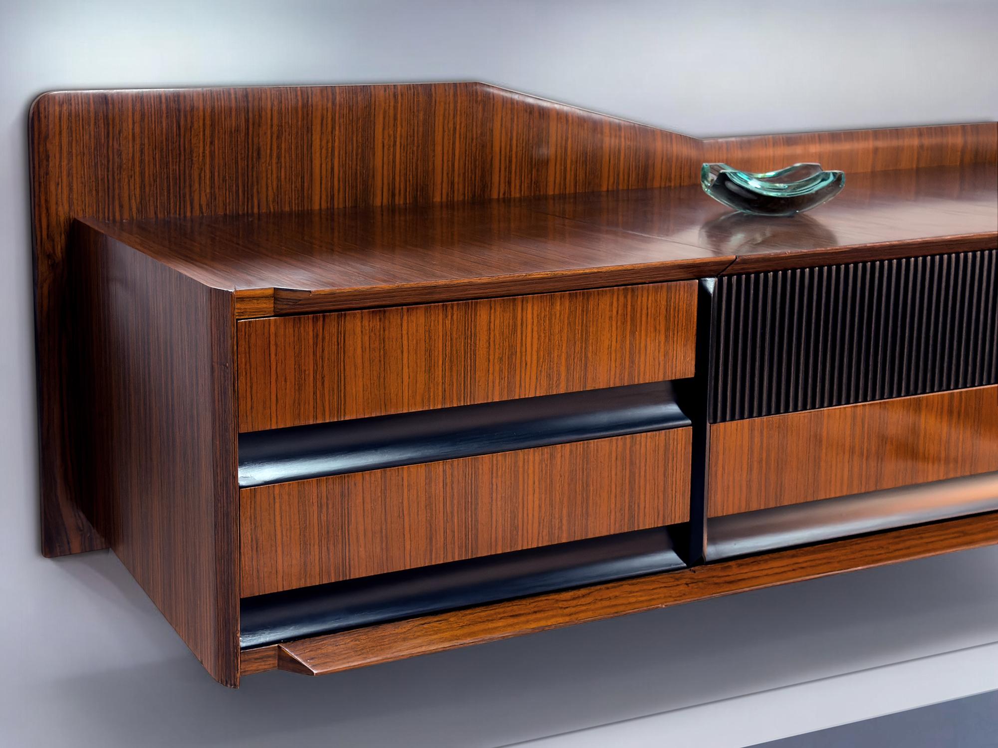 Italienisches wandmontiertes Sideboard mit Spiegel von Vittorio Dassi, 1950er Jahre im Angebot 8