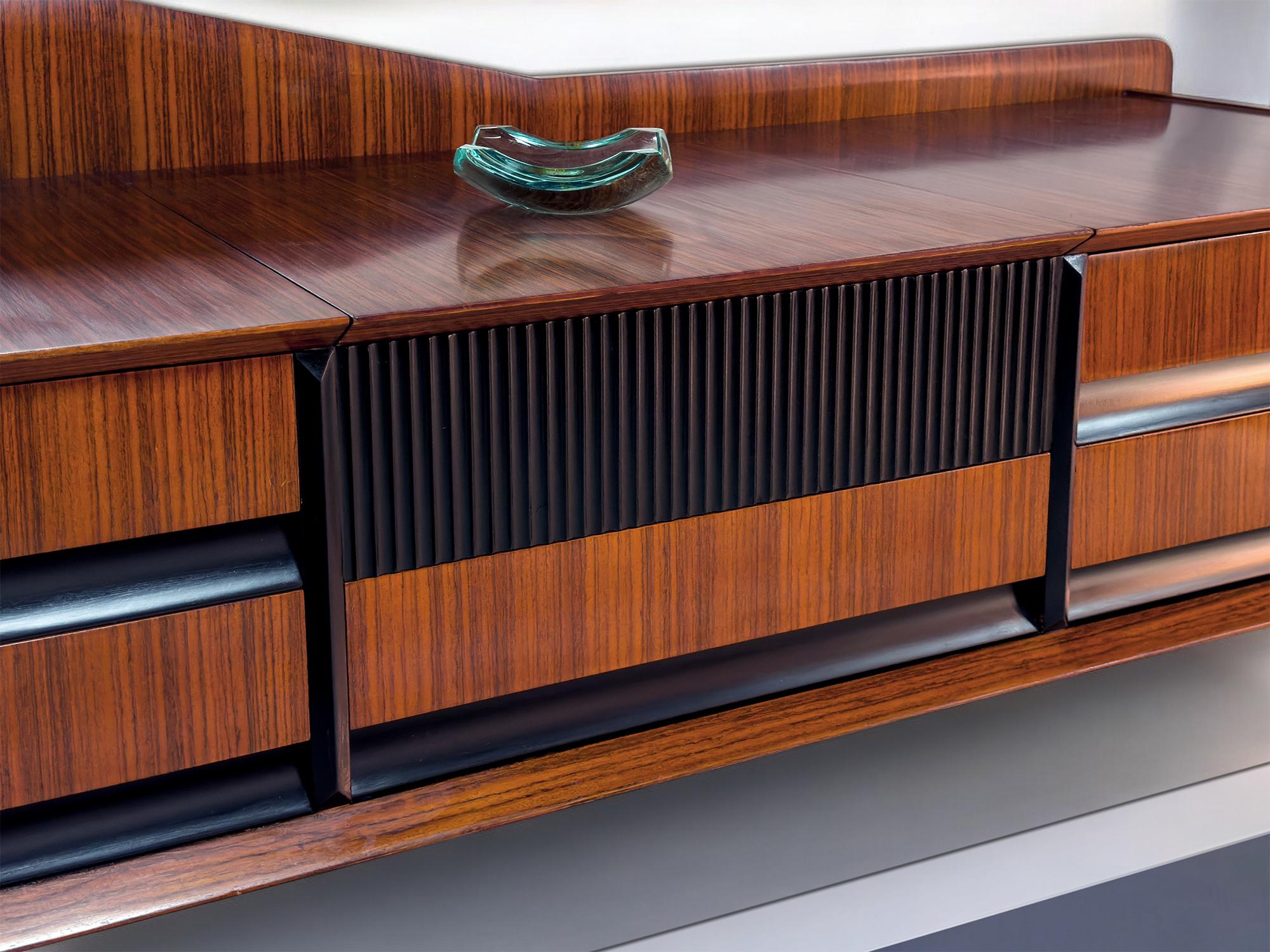 Italienisches wandmontiertes Sideboard mit Spiegel von Vittorio Dassi, 1950er Jahre im Angebot 9