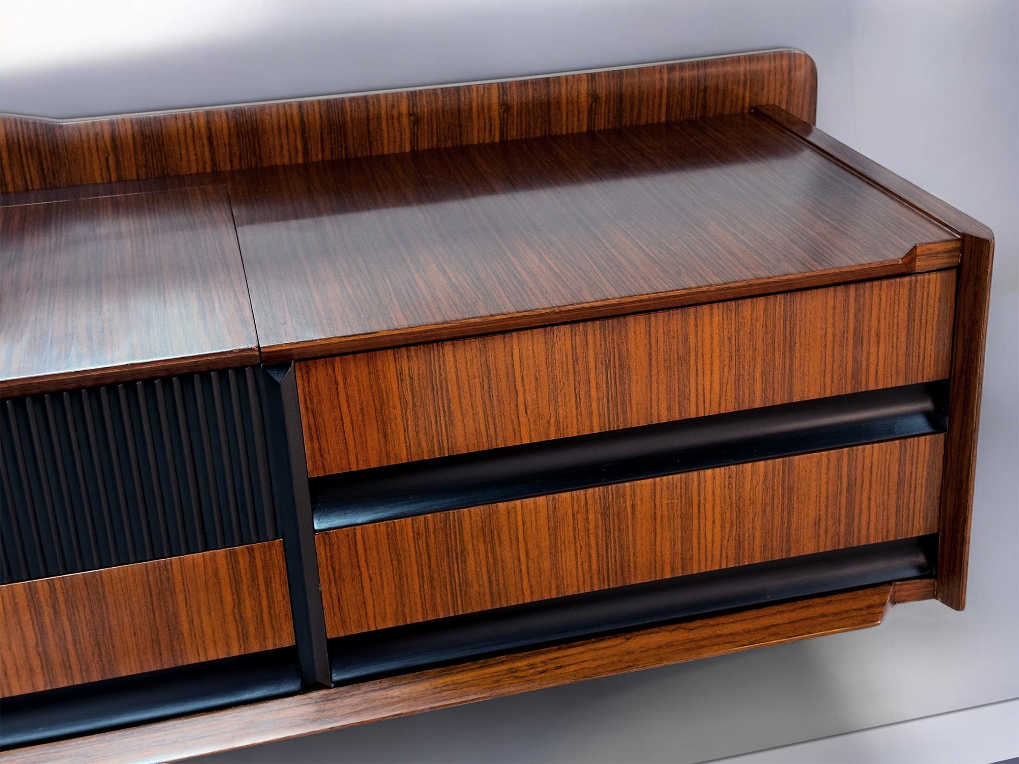 Italienisches wandmontiertes Sideboard mit Spiegel von Vittorio Dassi, 1950er Jahre im Angebot 10