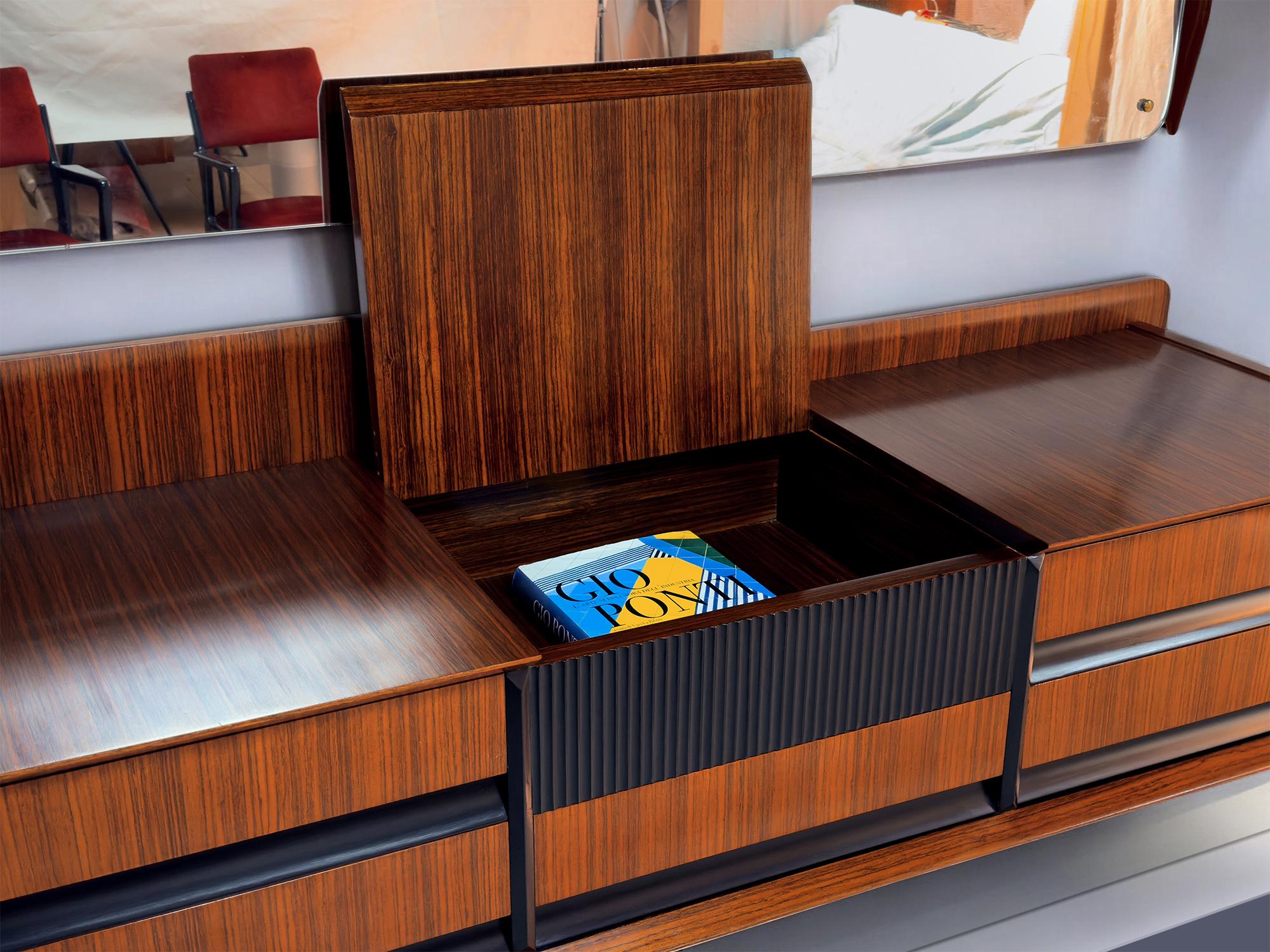 Italienisches wandmontiertes Sideboard mit Spiegel von Vittorio Dassi, 1950er Jahre im Angebot 11