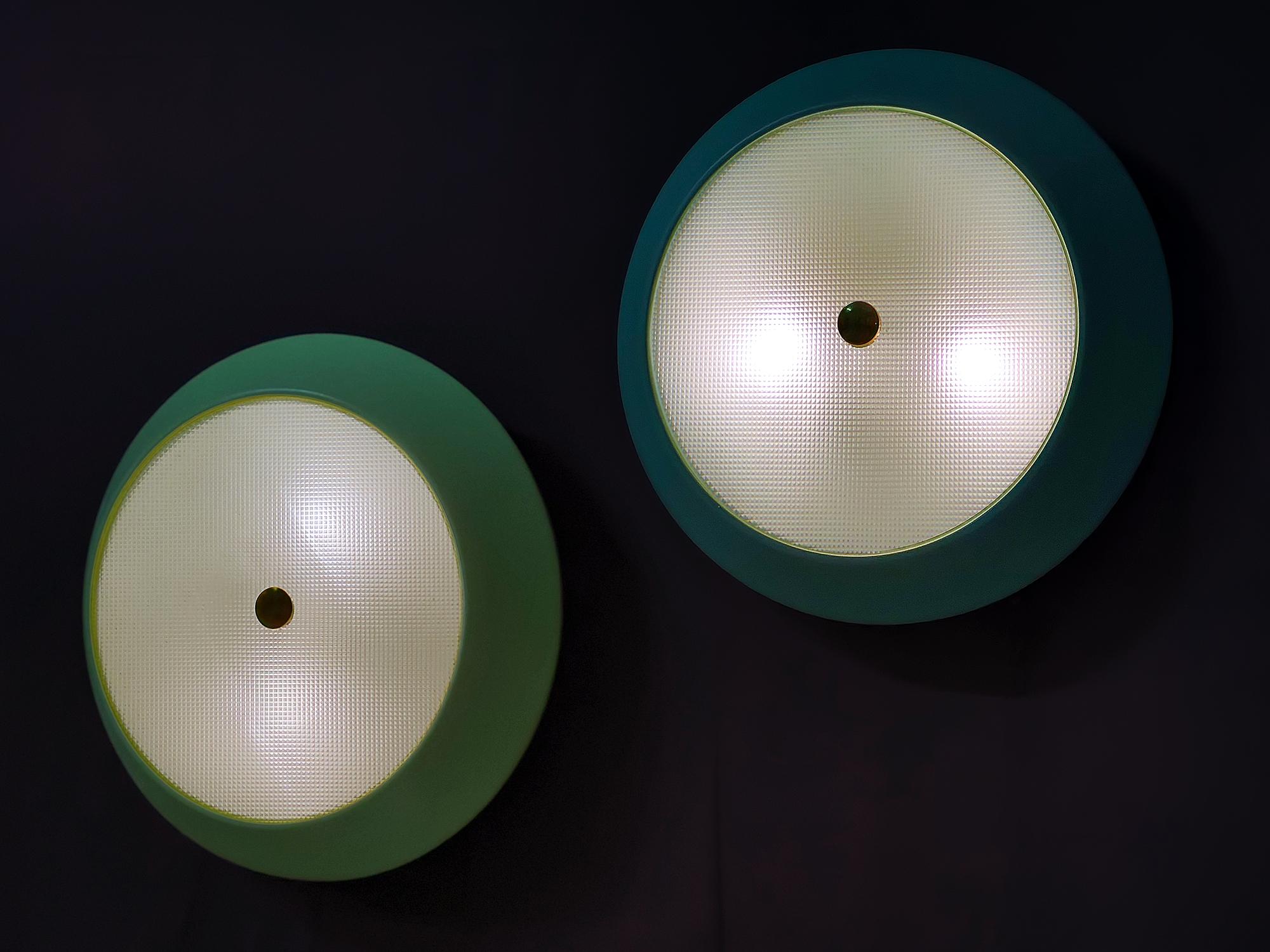 To your attention these two very nice wall or ceiling lights designed and manufactured by Stilnovo in the 1950-1960s.

They are in very good conditions, both round aluminum diffusers have been repainted with their original and very delicate colours,