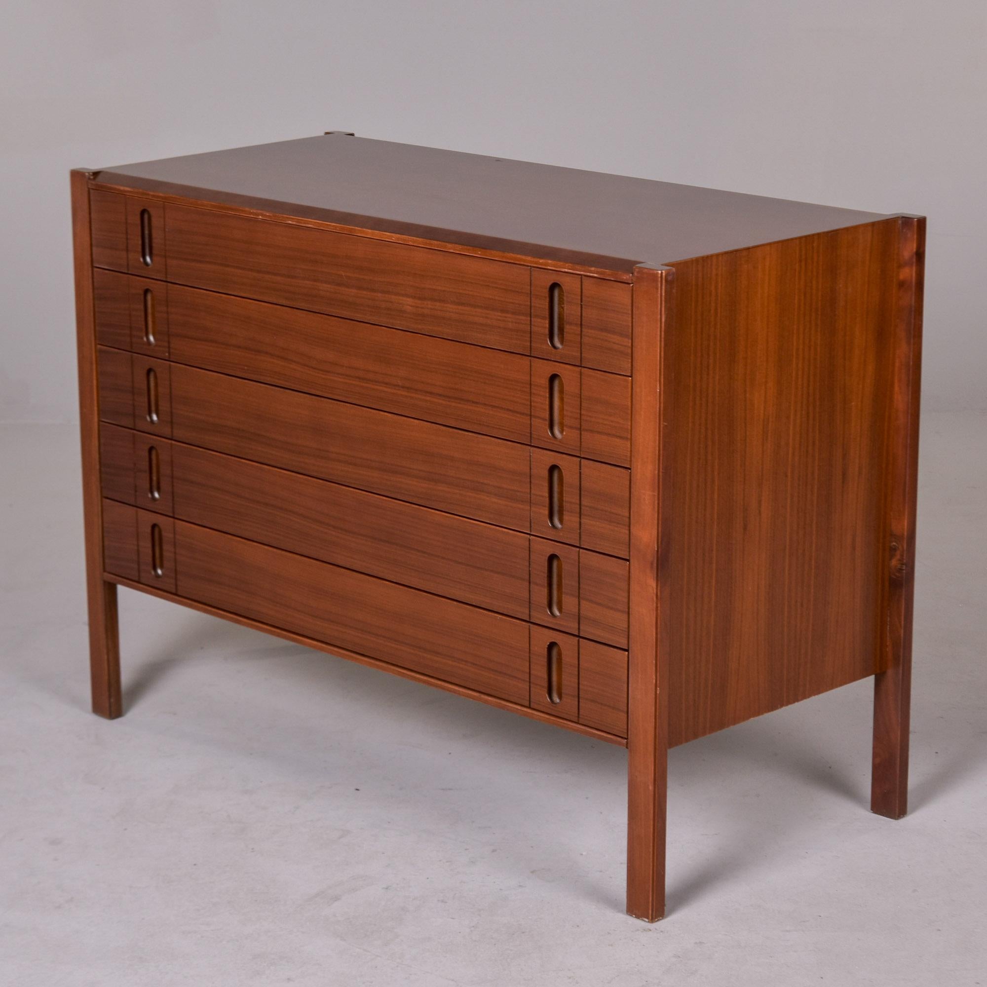 Italienische Mid Century Kommode aus Nussbaum im Angebot 1