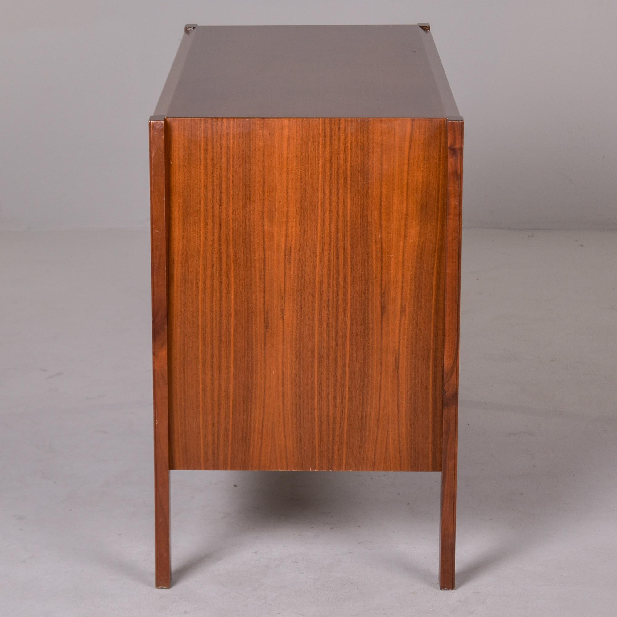 Italienische Mid Century Kommode aus Nussbaum im Angebot 2