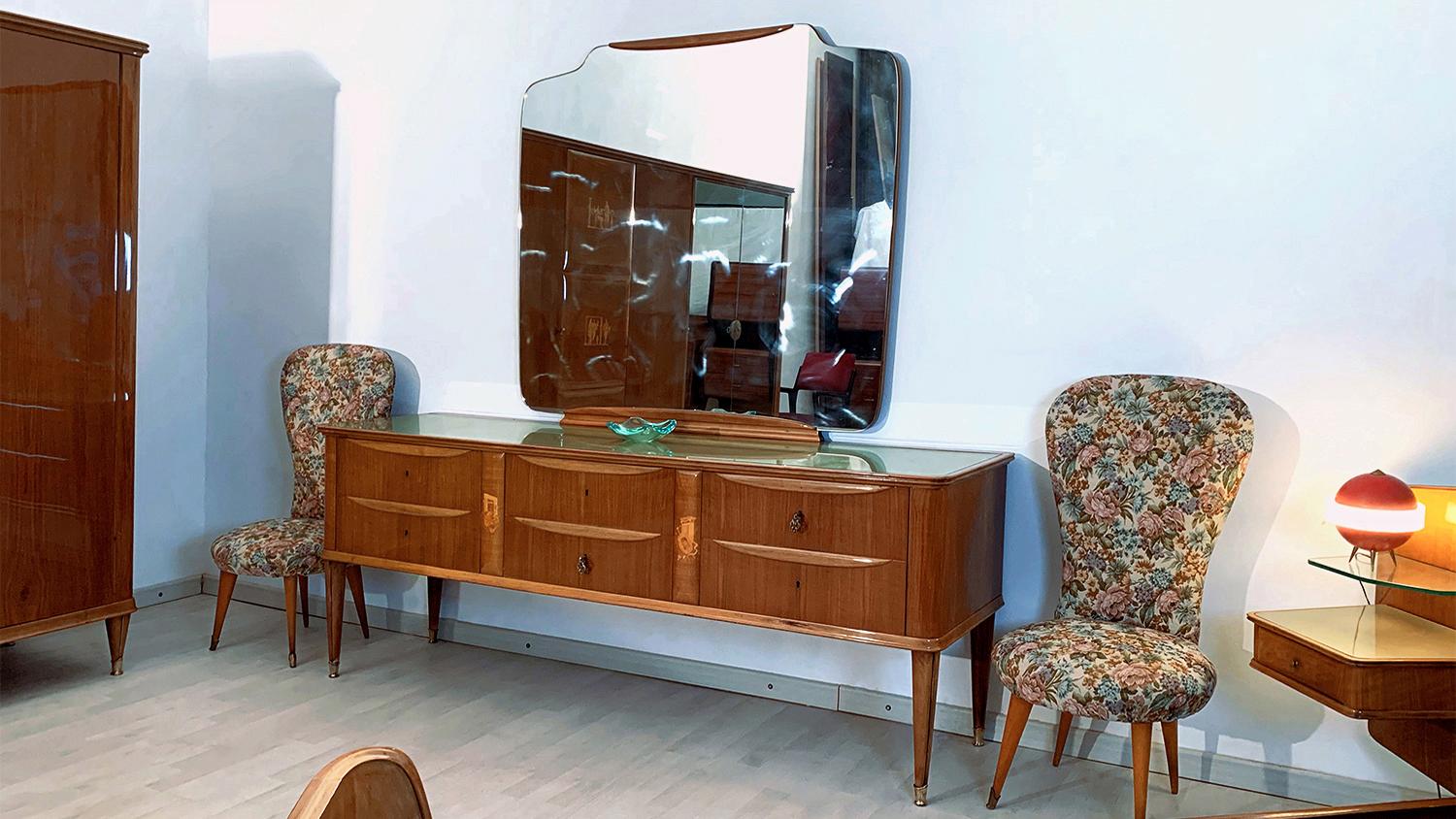 Paolo Buffa Mid-Century Walnut Chest of Drawers with Inlays and Mirror, 1950s For Sale 4