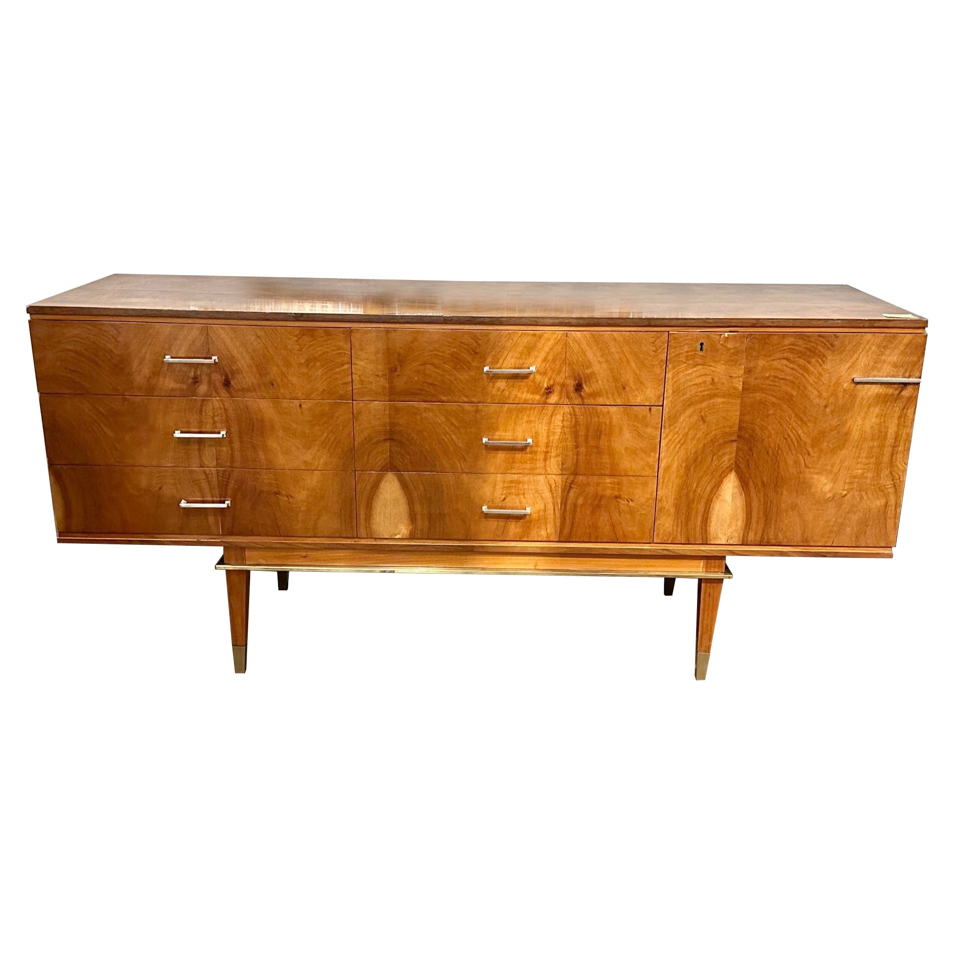 Commode italienne du milieu du siècle en noyer