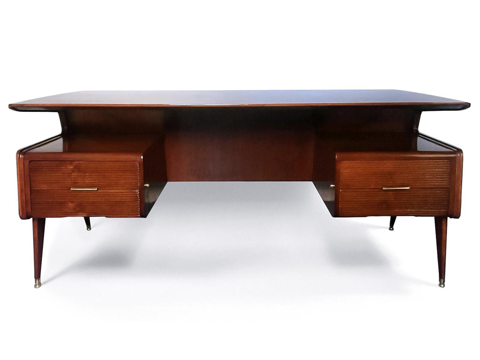 Extraordinary executive desk designed in the 1950s and attributed to the famous Italian architect Guglielmo Ulrich.
Its walnut structure is characterized by an unusual sculptural and architectural shape, provided with four drawers all lockable and
