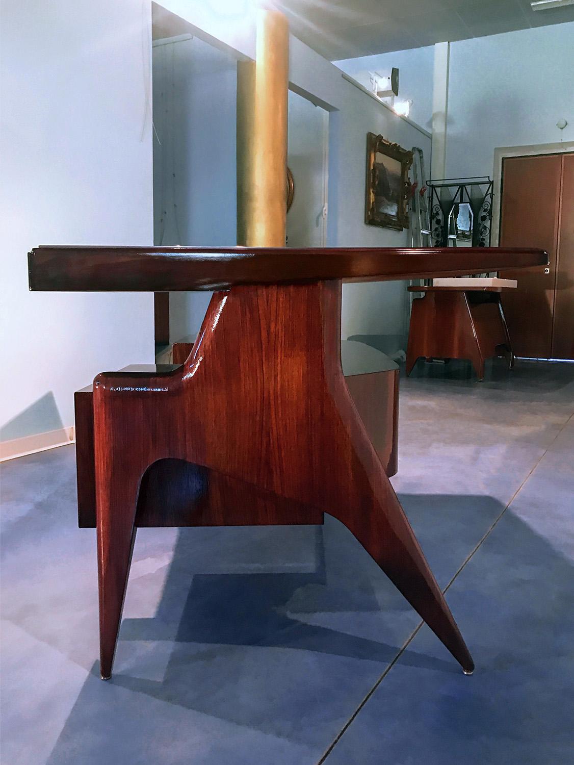 Italian Midcentury Walnut Executive Desk by Vittorio Dassi, 1950s 9