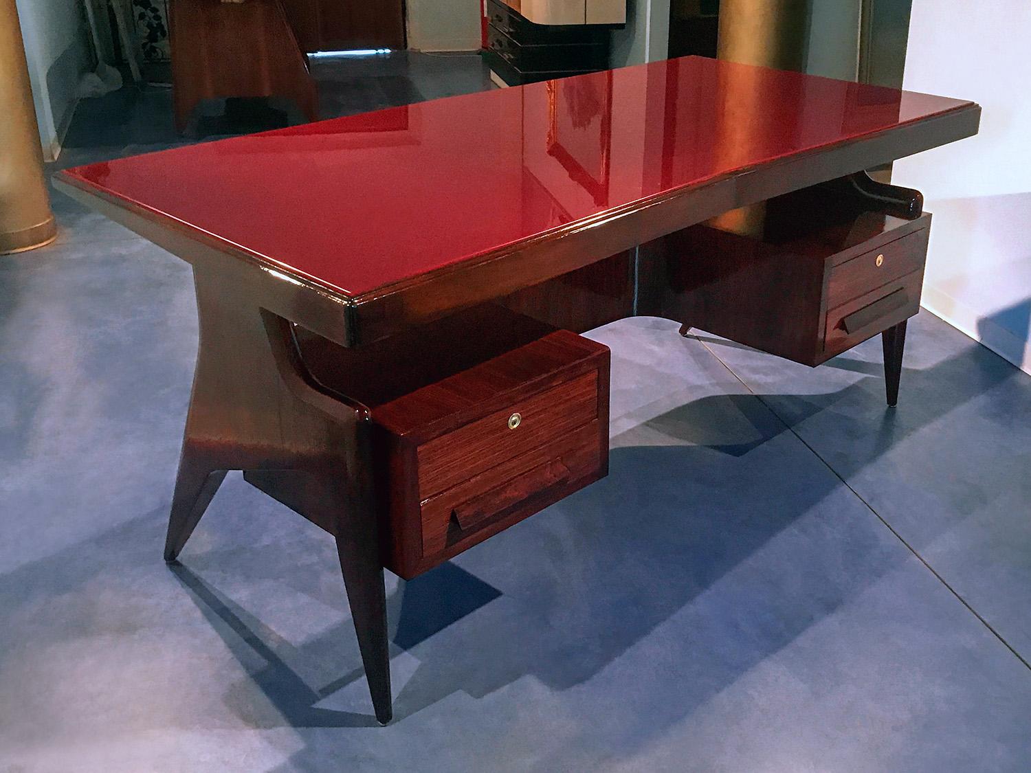 Italian Midcentury Walnut Executive Desk by Vittorio Dassi, 1950s 1