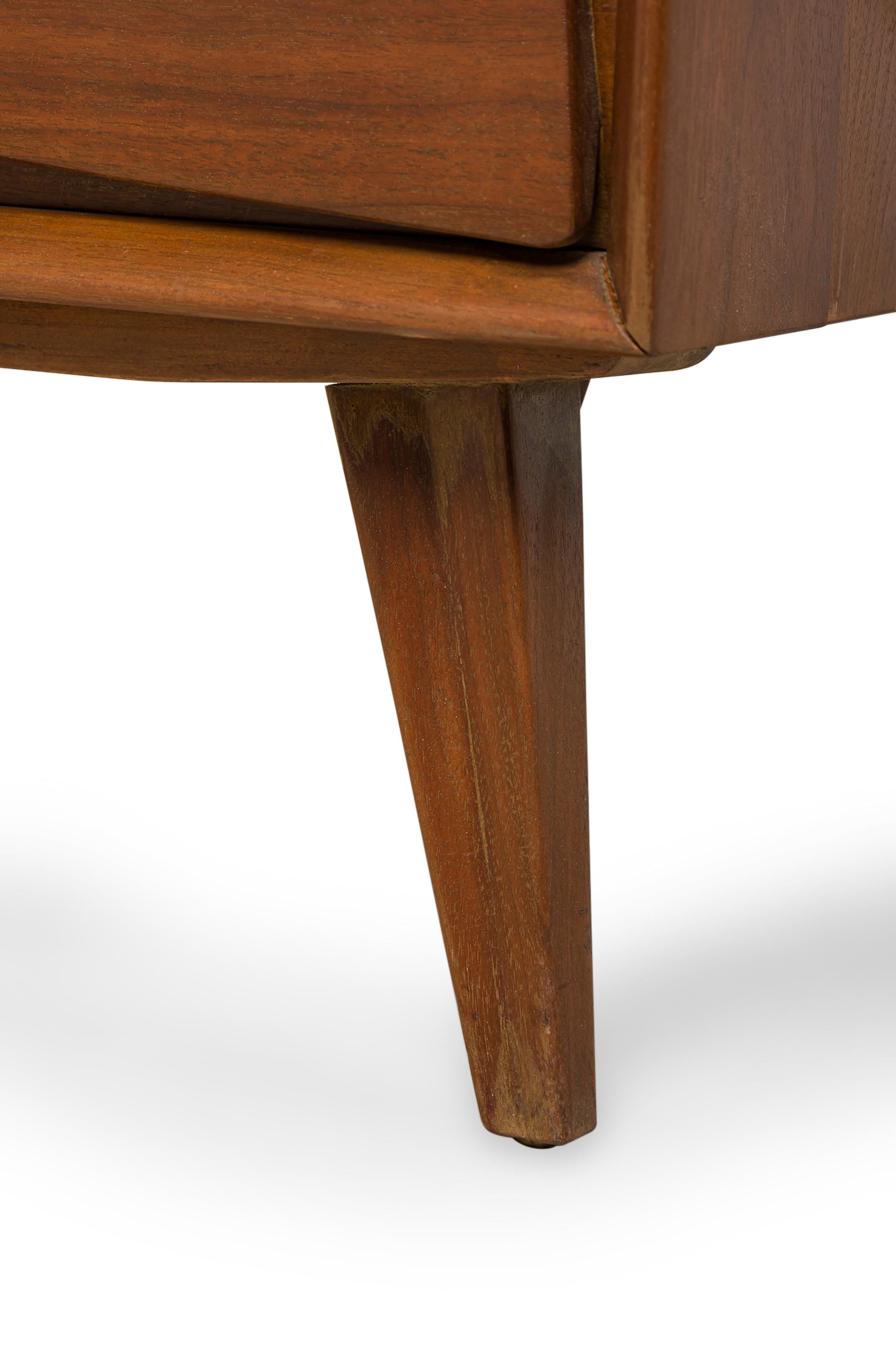 Italian Mid-Century Walnut Ponti Style Desk For Sale 5