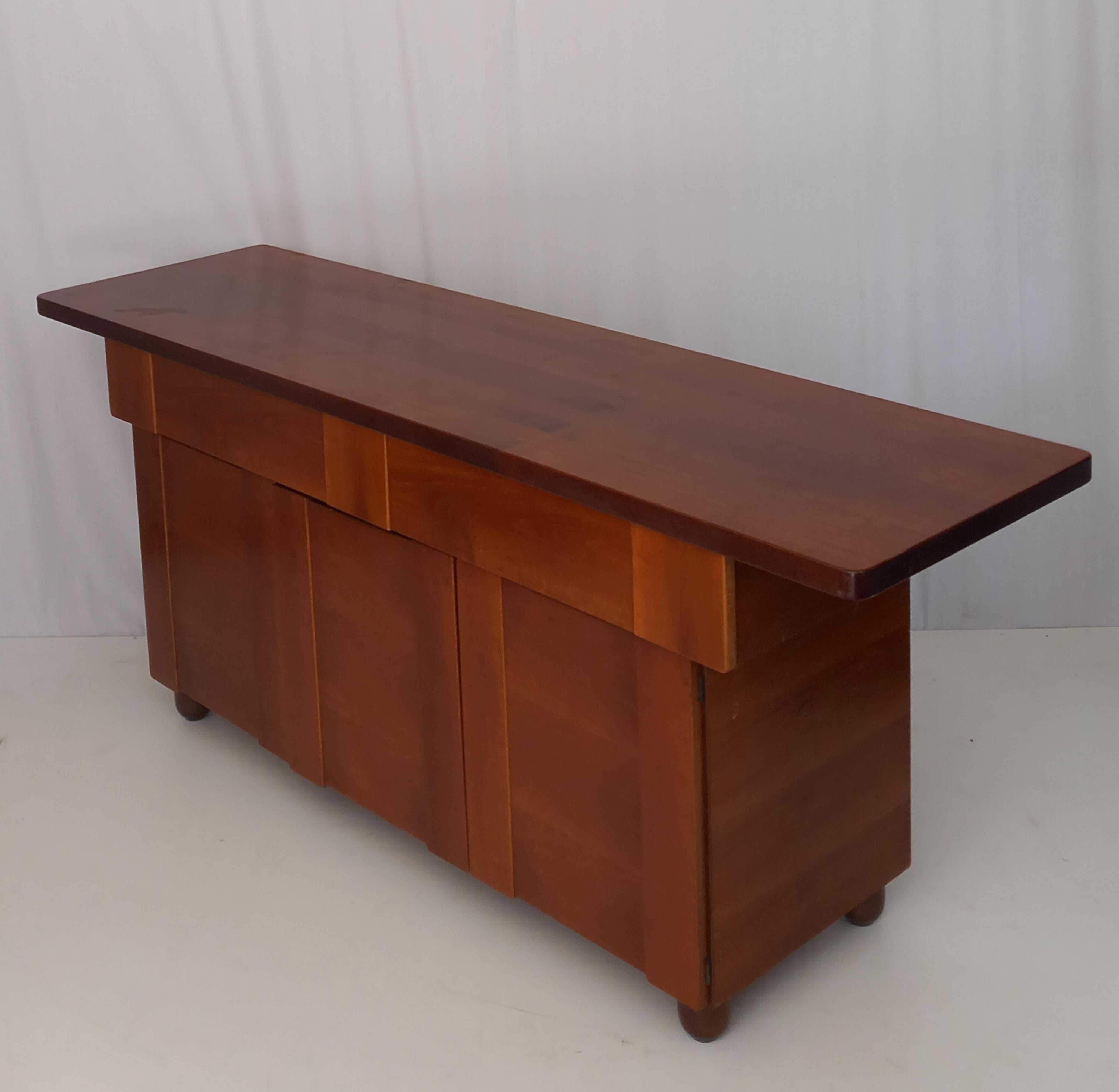 Mid-Century Modern Buffet italien en noyer du milieu du siècle, 1970 en vente