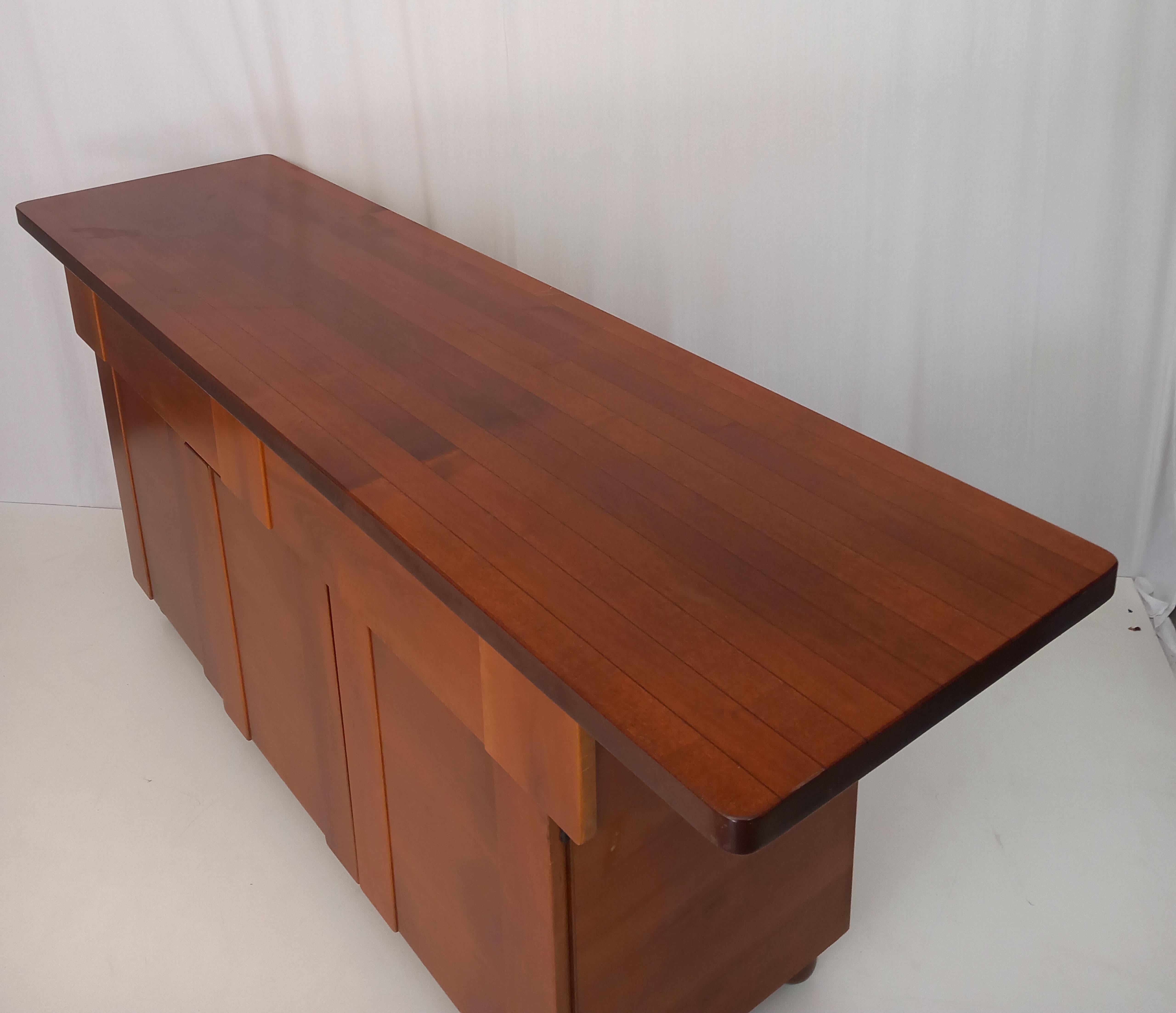 Late 20th Century Buffet italien en noyer du milieu du siècle, 1970 en vente