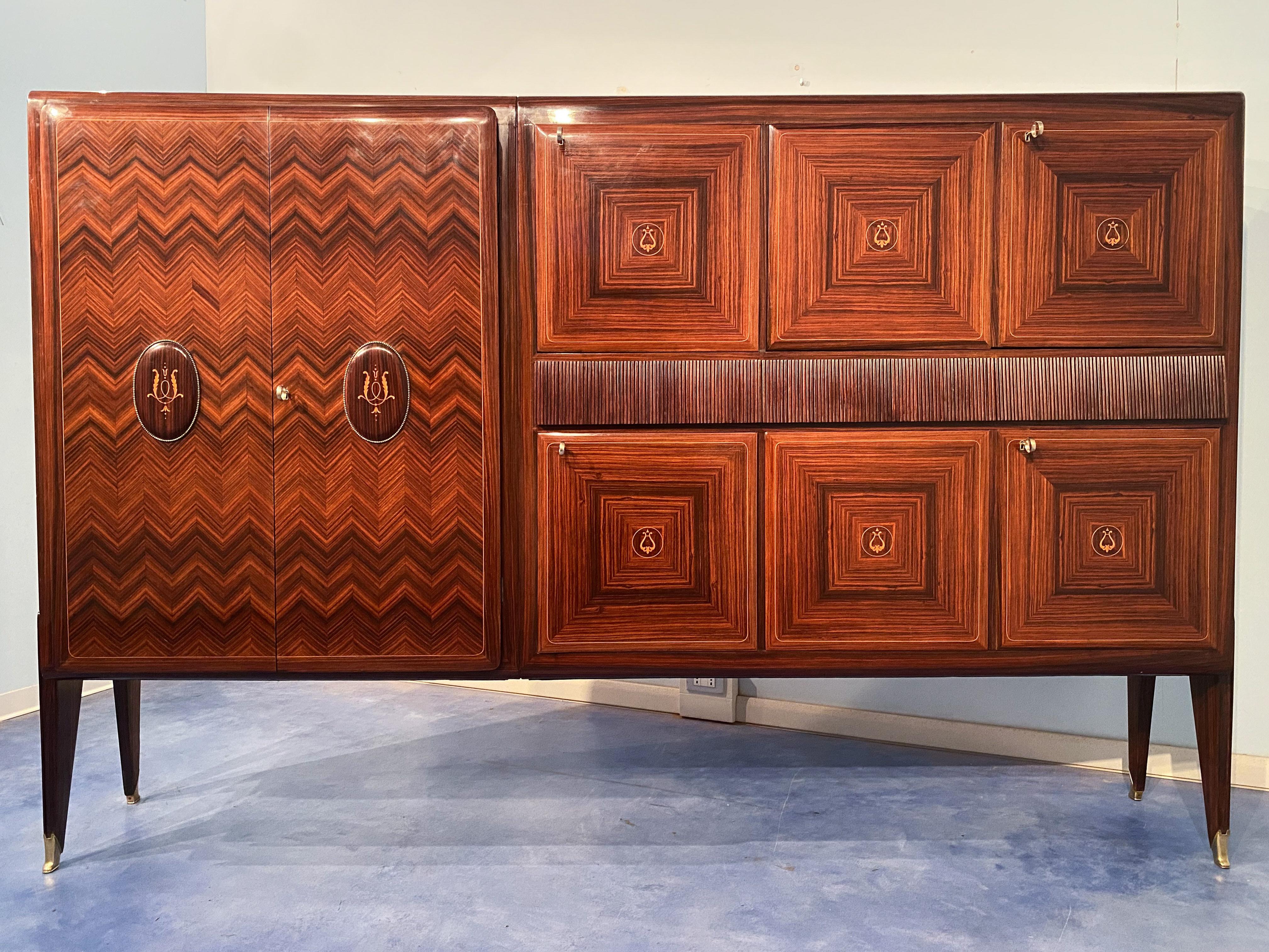 Italian Mid-Century Rosewood Tall Sideboad by Vittorio Dassi, 1950s  In Good Condition For Sale In Traversetolo, IT