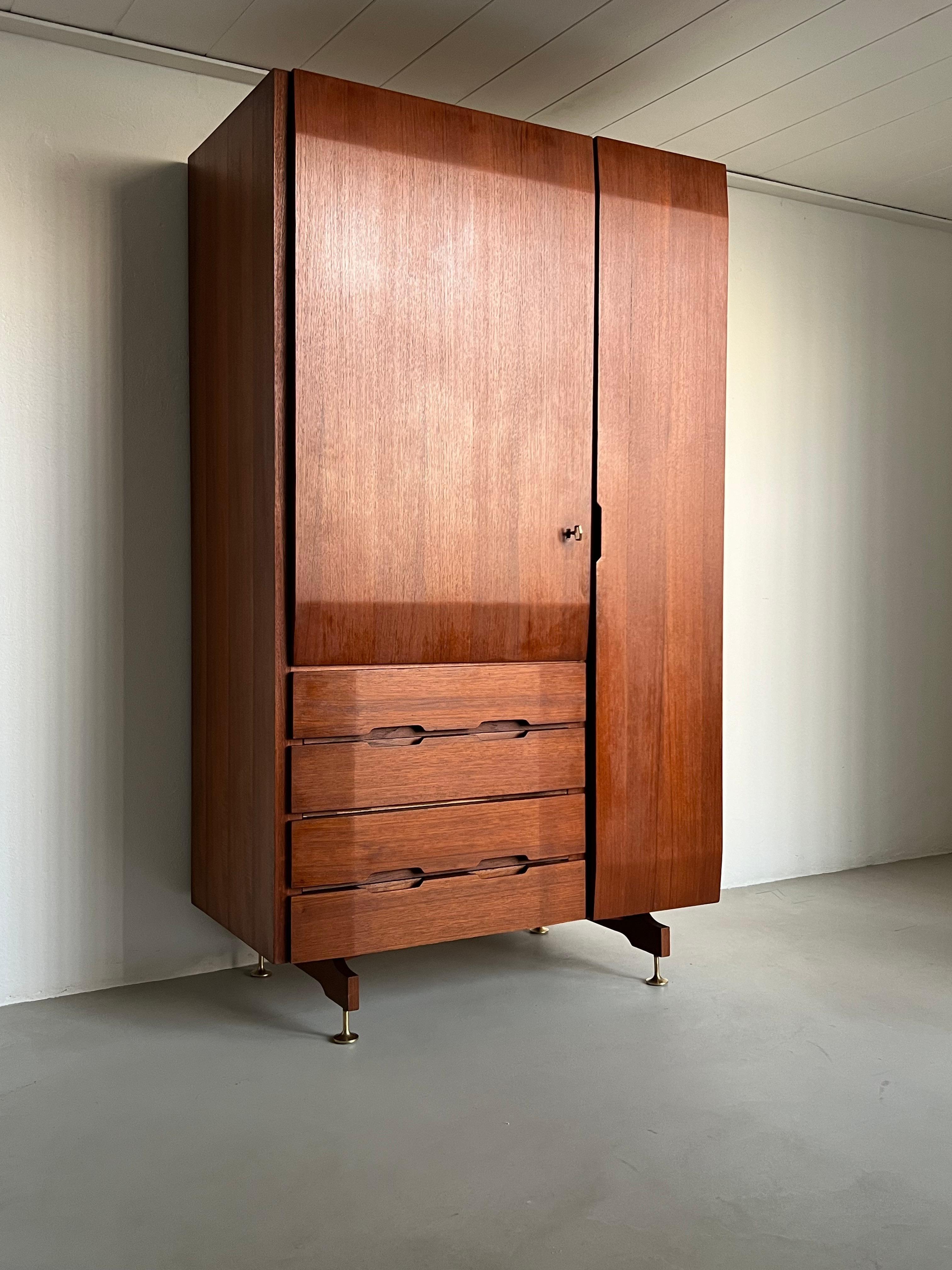 Italian Mid-Century Wardrobe by Vittorio Dassi in Wood 1950's 1
