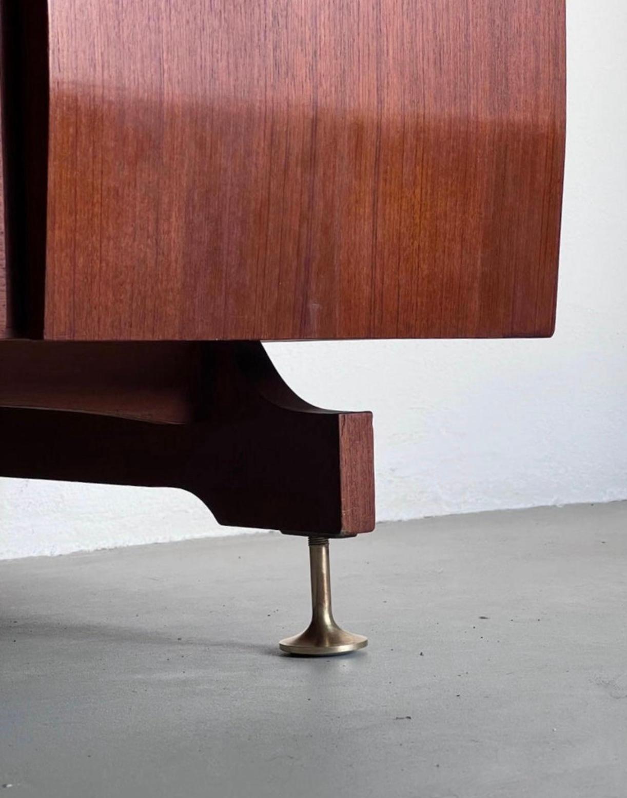 Italian Mid-Century Wardrobe by Vittorio Dassi in Wood 1950's 3