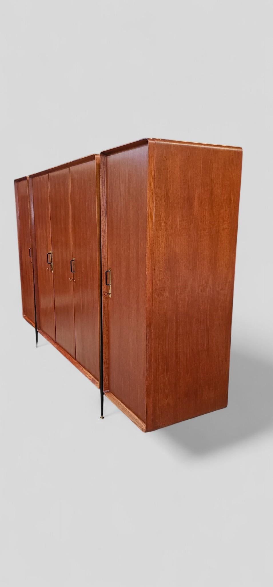 Armoire italienne du milieu du siècle en teck, designée par Silvio Cavatorta, années 1950 4