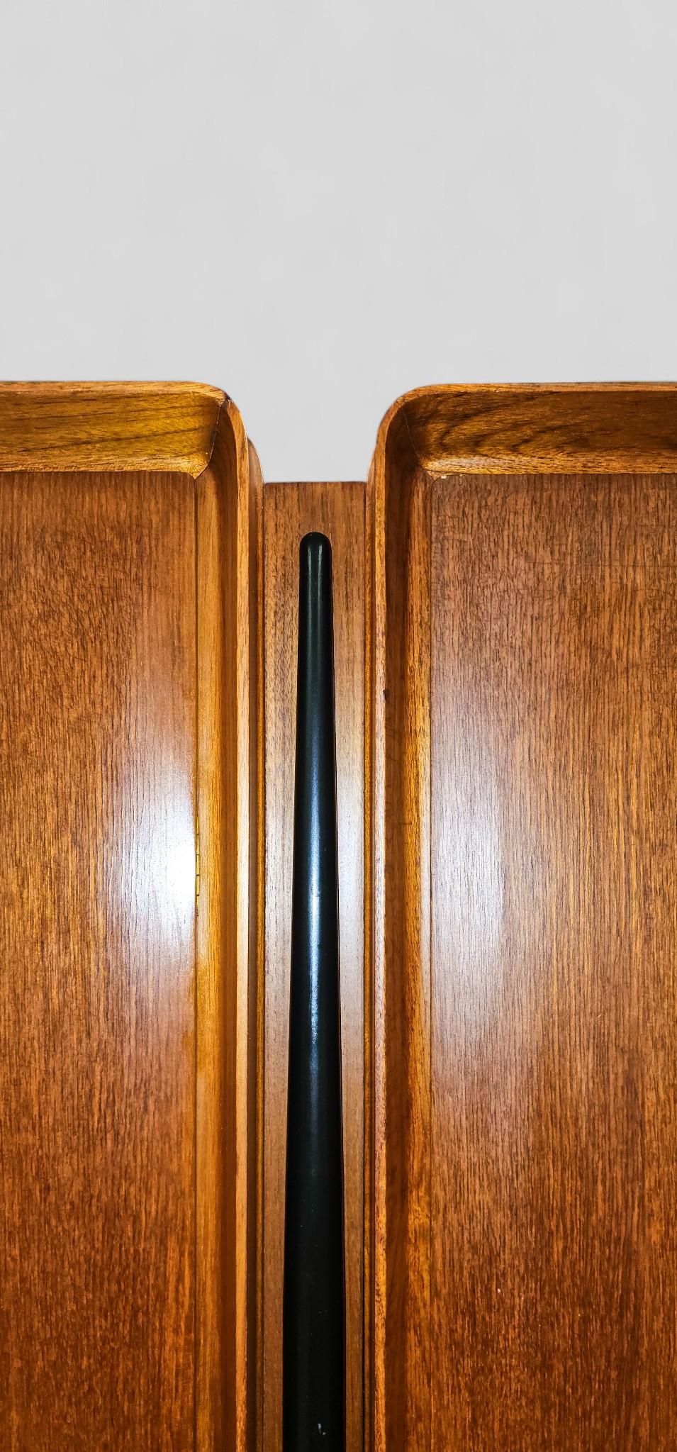 Armoire italienne du milieu du siècle en teck, designée par Silvio Cavatorta, années 1950 6