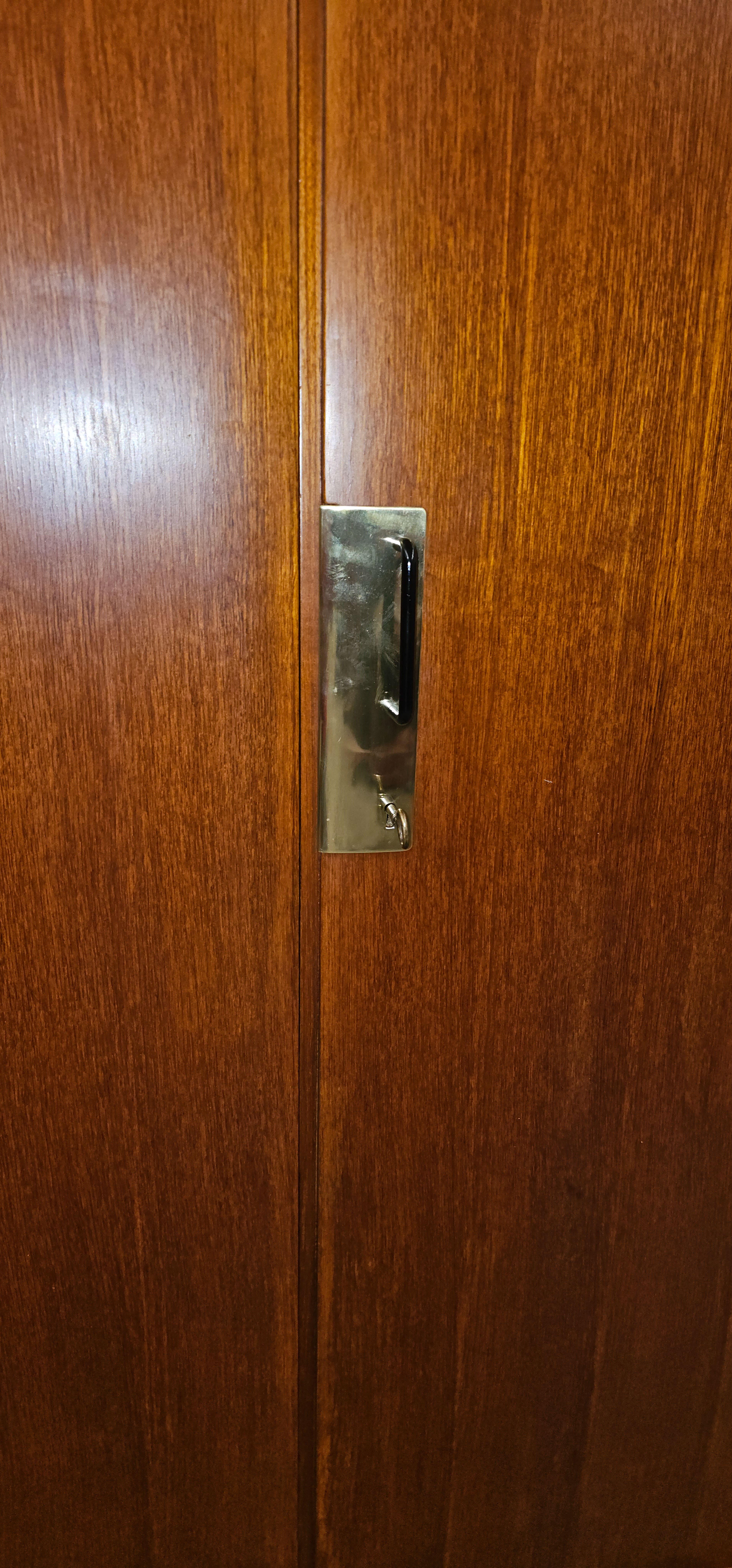 Armoire italienne du milieu du siècle en teck, designée par Silvio Cavatorta, années 1950 9