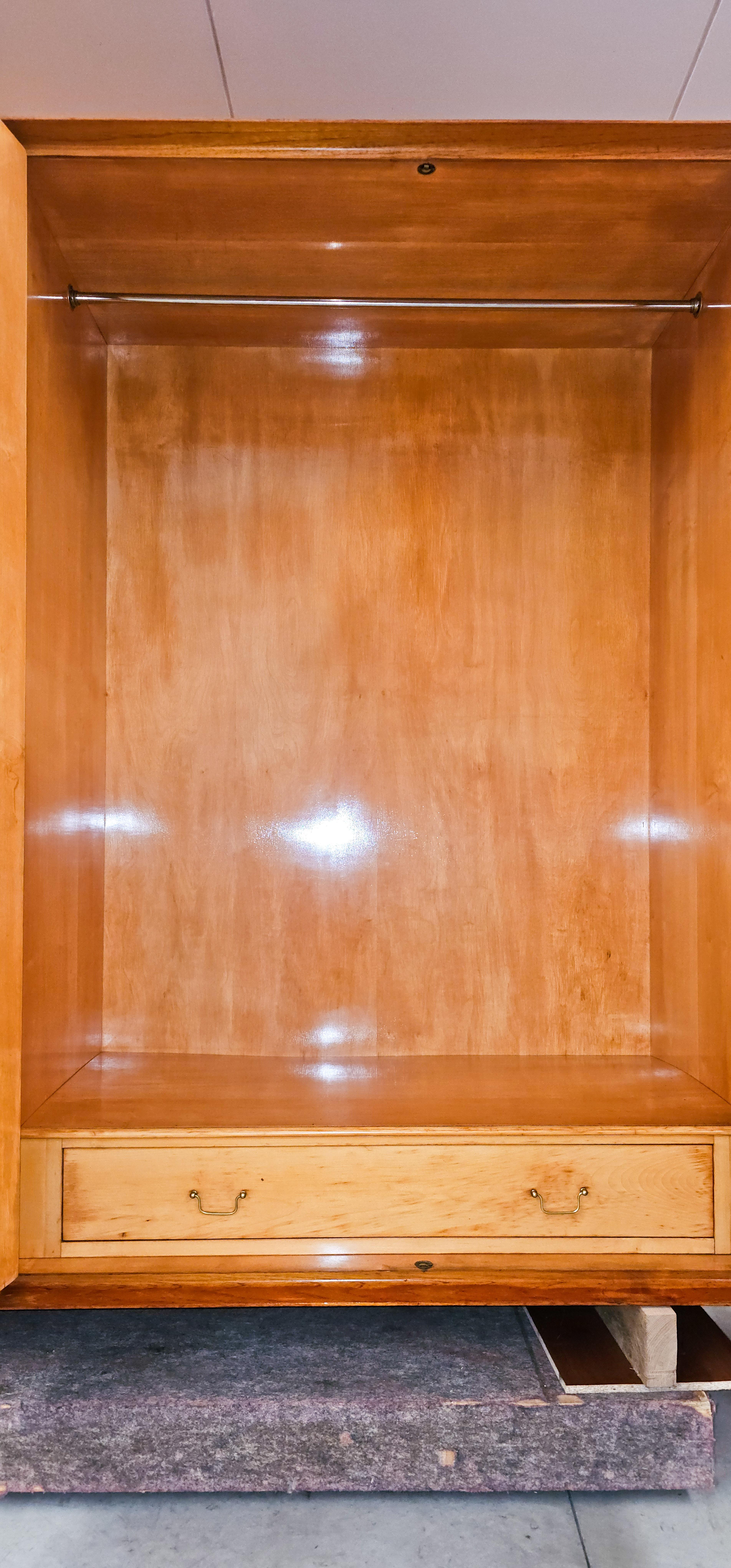 Armoire italienne du milieu du siècle en teck, designée par Silvio Cavatorta, années 1950 11