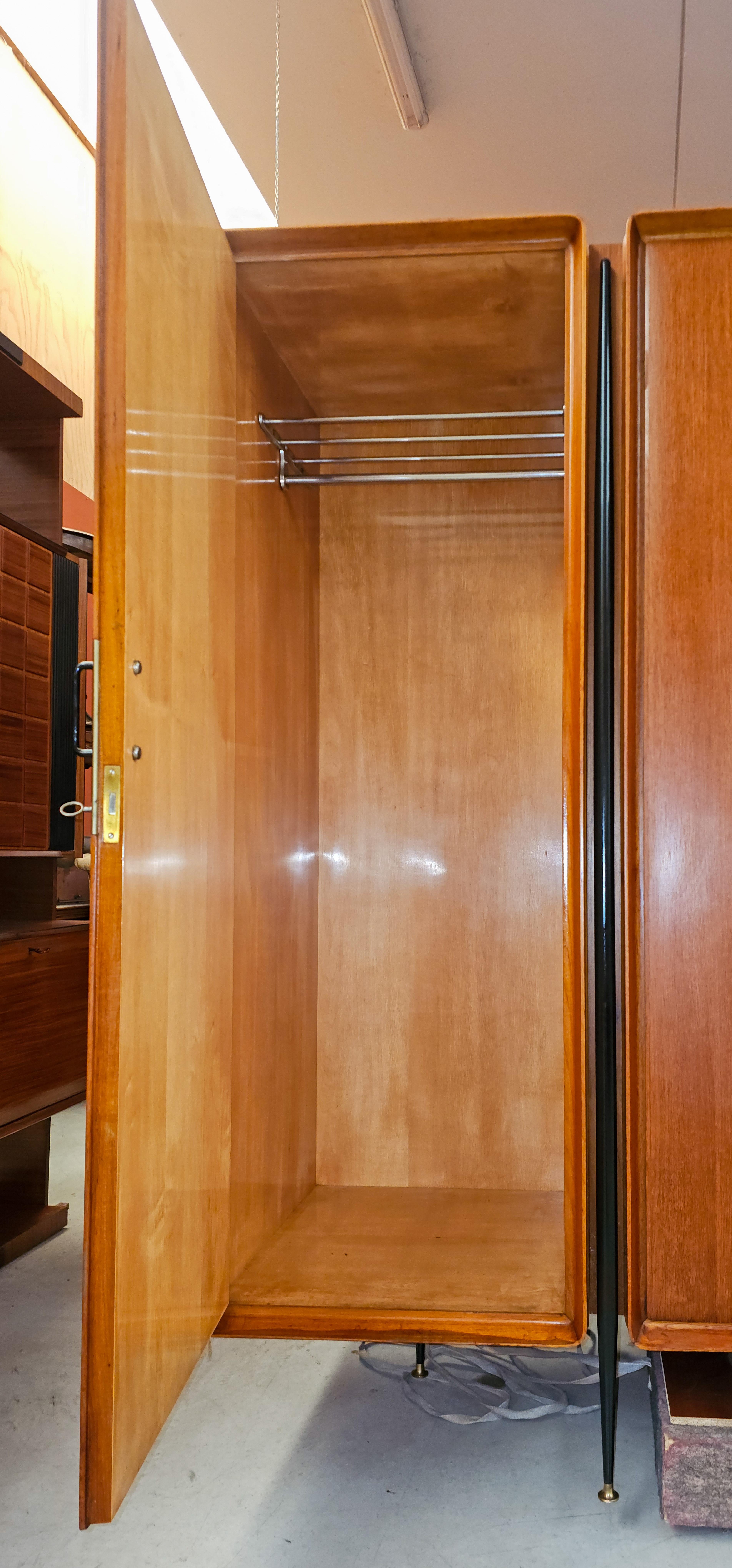 Armoire italienne du milieu du siècle en teck, designée par Silvio Cavatorta, années 1950 12