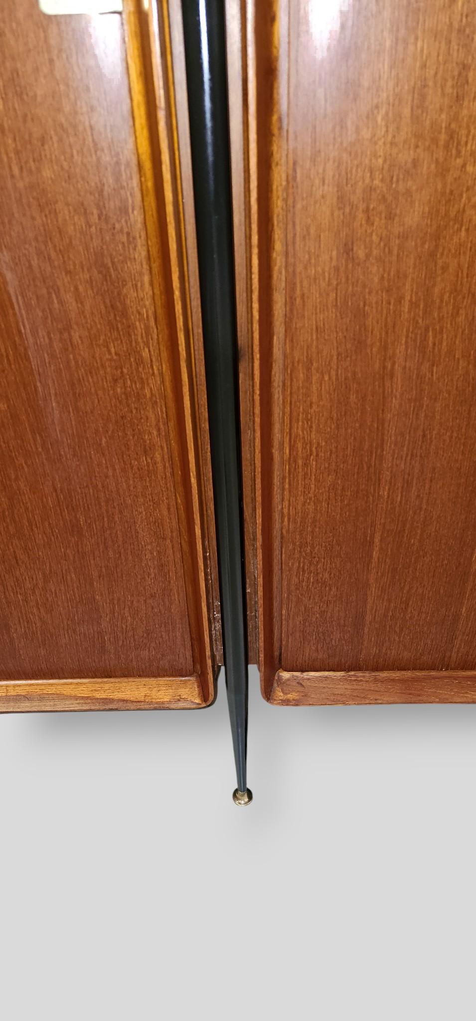 Armoire italienne du milieu du siècle en teck, designée par Silvio Cavatorta, années 1950 1