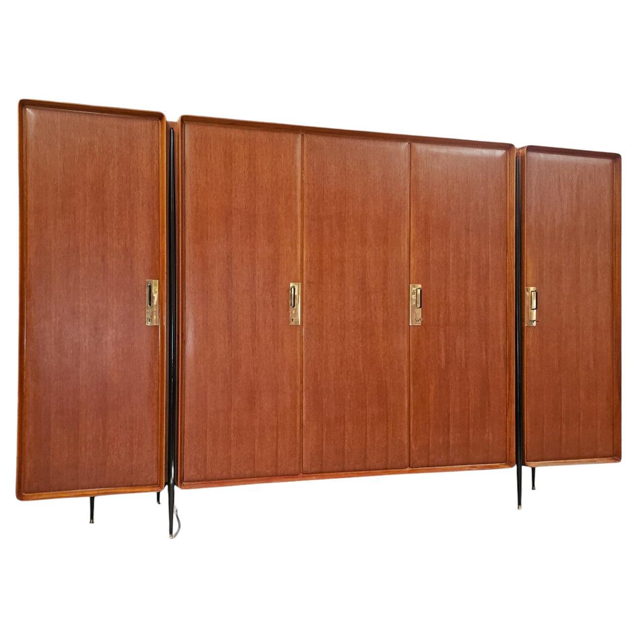 Italienischer Kleiderschrank aus der Mitte des Jahrhunderts in Teakholz von Silvio Cavatorta 1950er Jahre