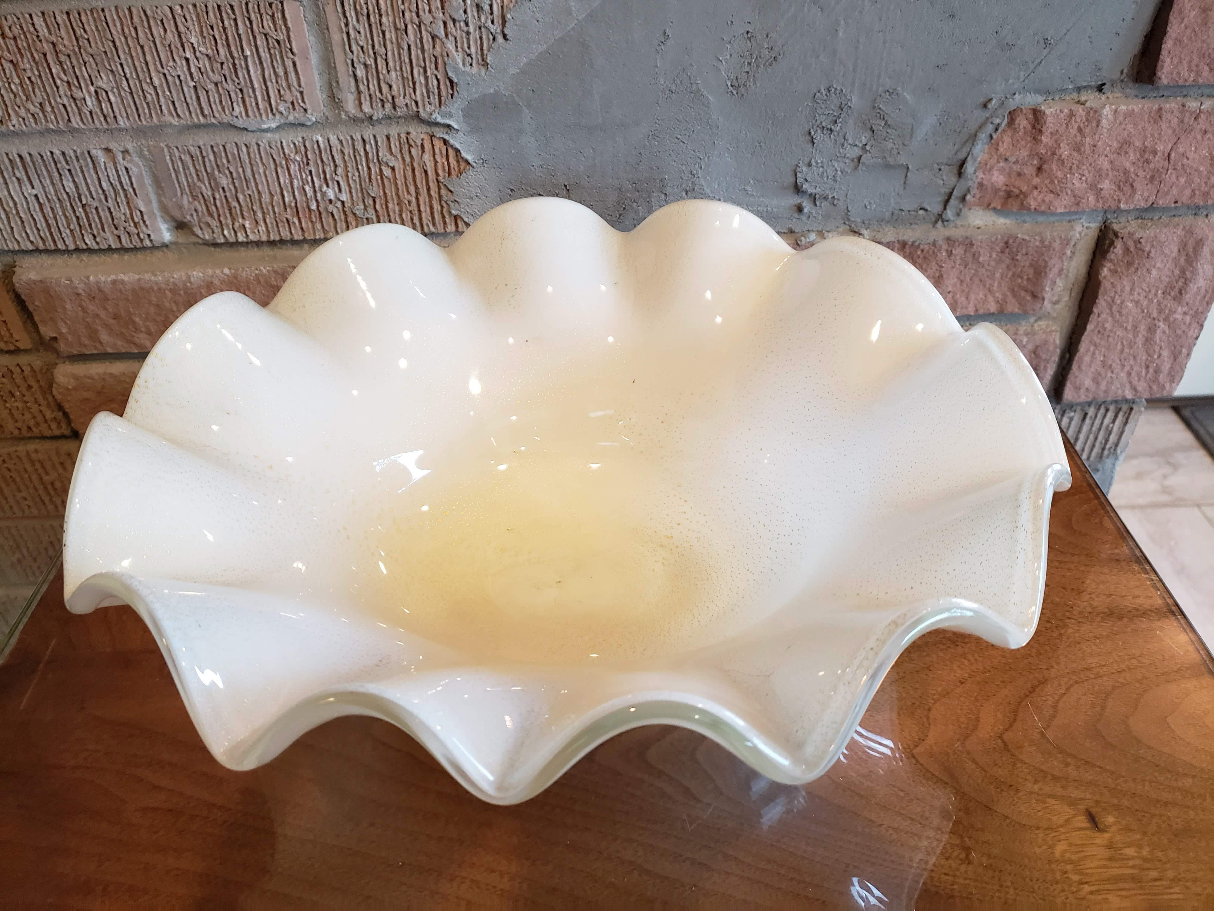 Mid-20th Century Italian Mid-Century White and 24k Gold Hand Blown Glass Bowl