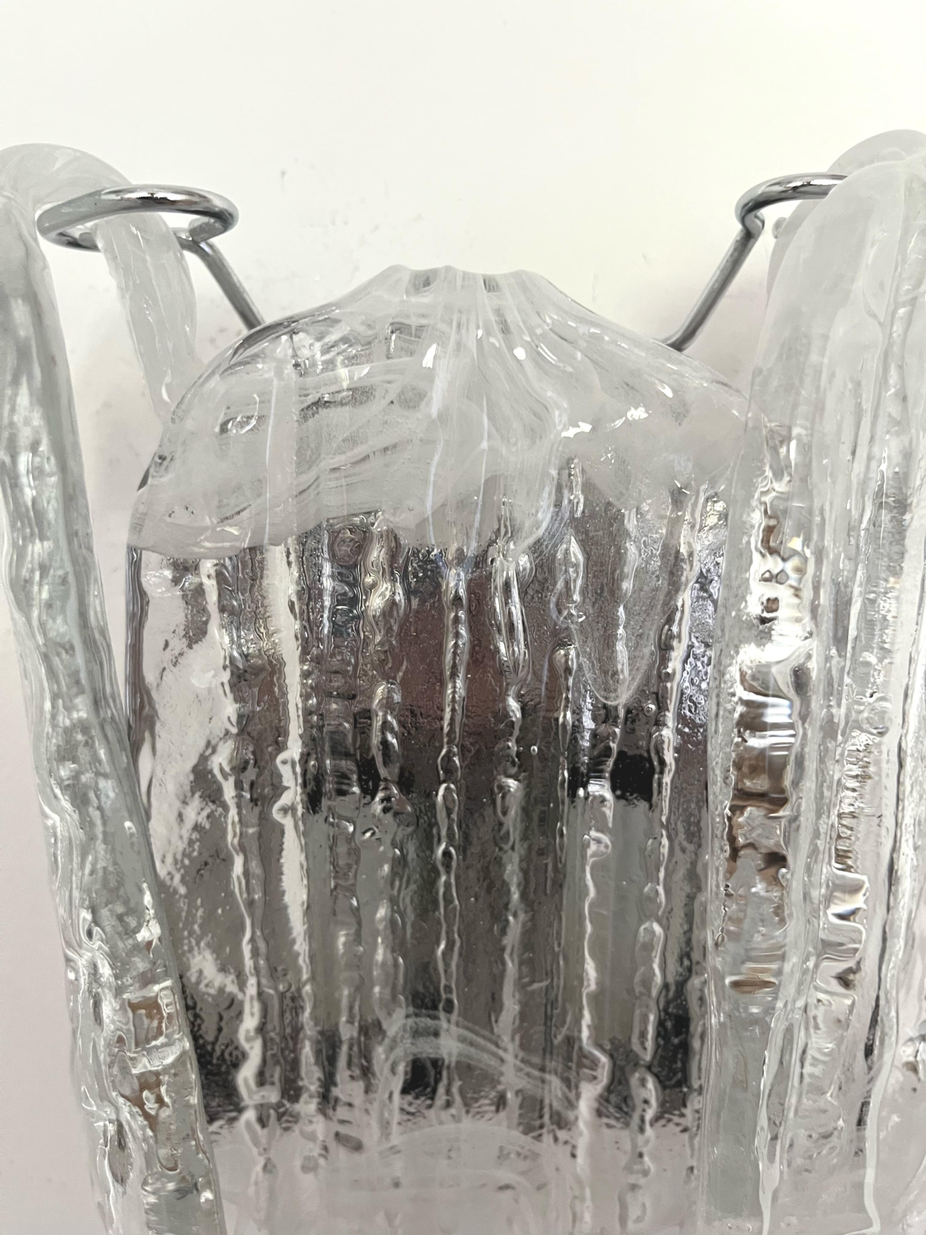 Aplique de pared italiano de mediados de siglo en cristal de Murano blanco transparente de Mazzega, años 70 Moderno de mediados de siglo en venta