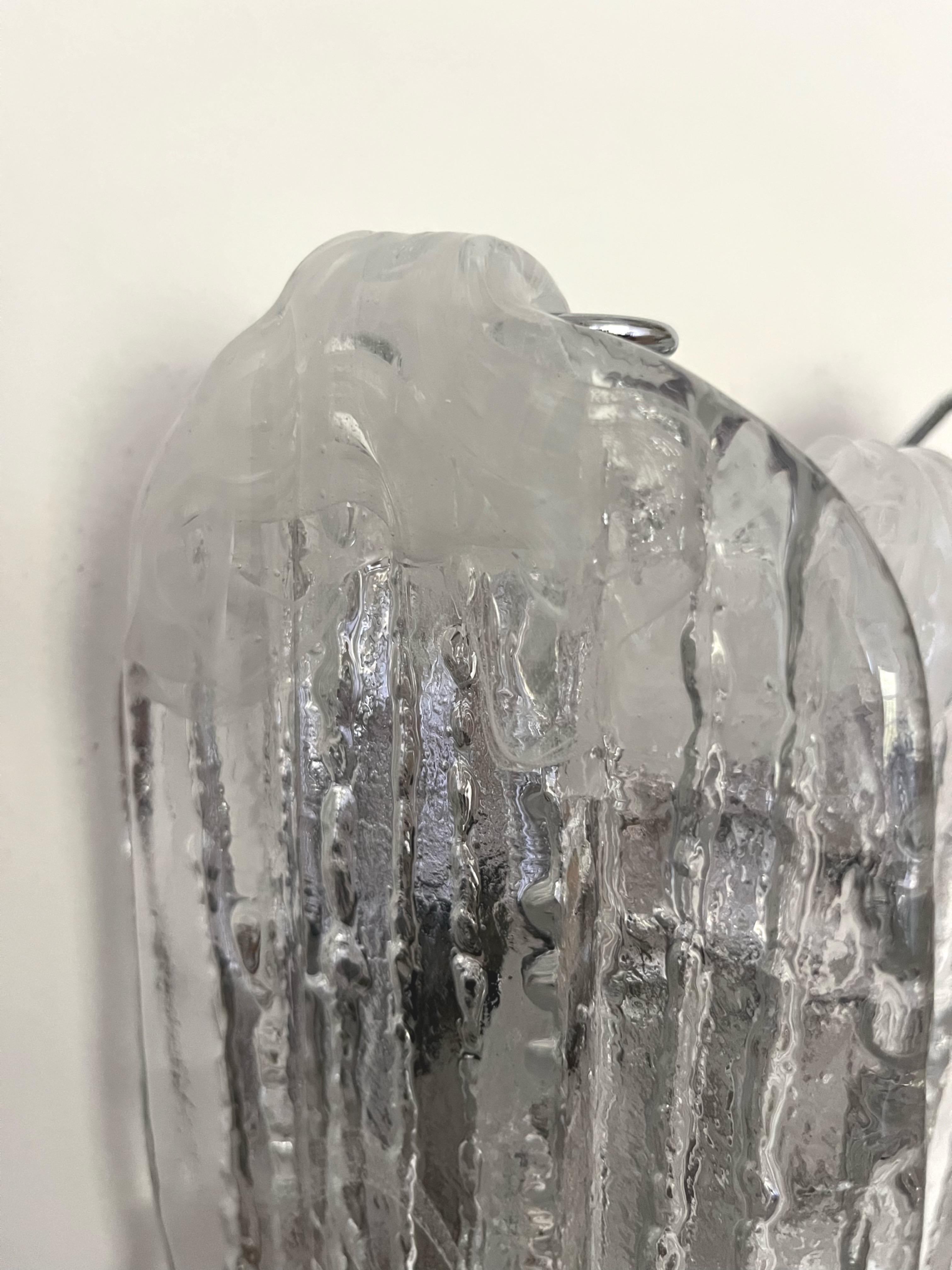 Aplique de pared italiano de mediados de siglo en cristal de Murano blanco transparente de Mazzega, años 70 finales del siglo XX en venta