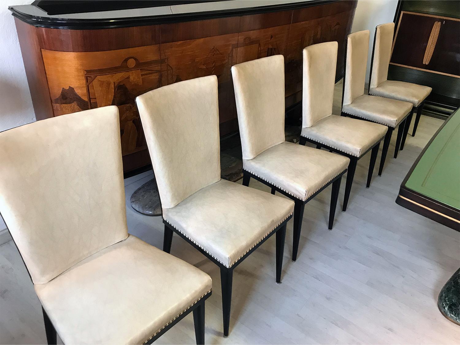 Elegant lines and solid structures for this set of six dining chairs designed by Vittorio Dassi in the 1950s, upholstered with leatherette in a beautiful pearl gray color.
The wood surfaces, as well the upholstery, springs and padding are in very