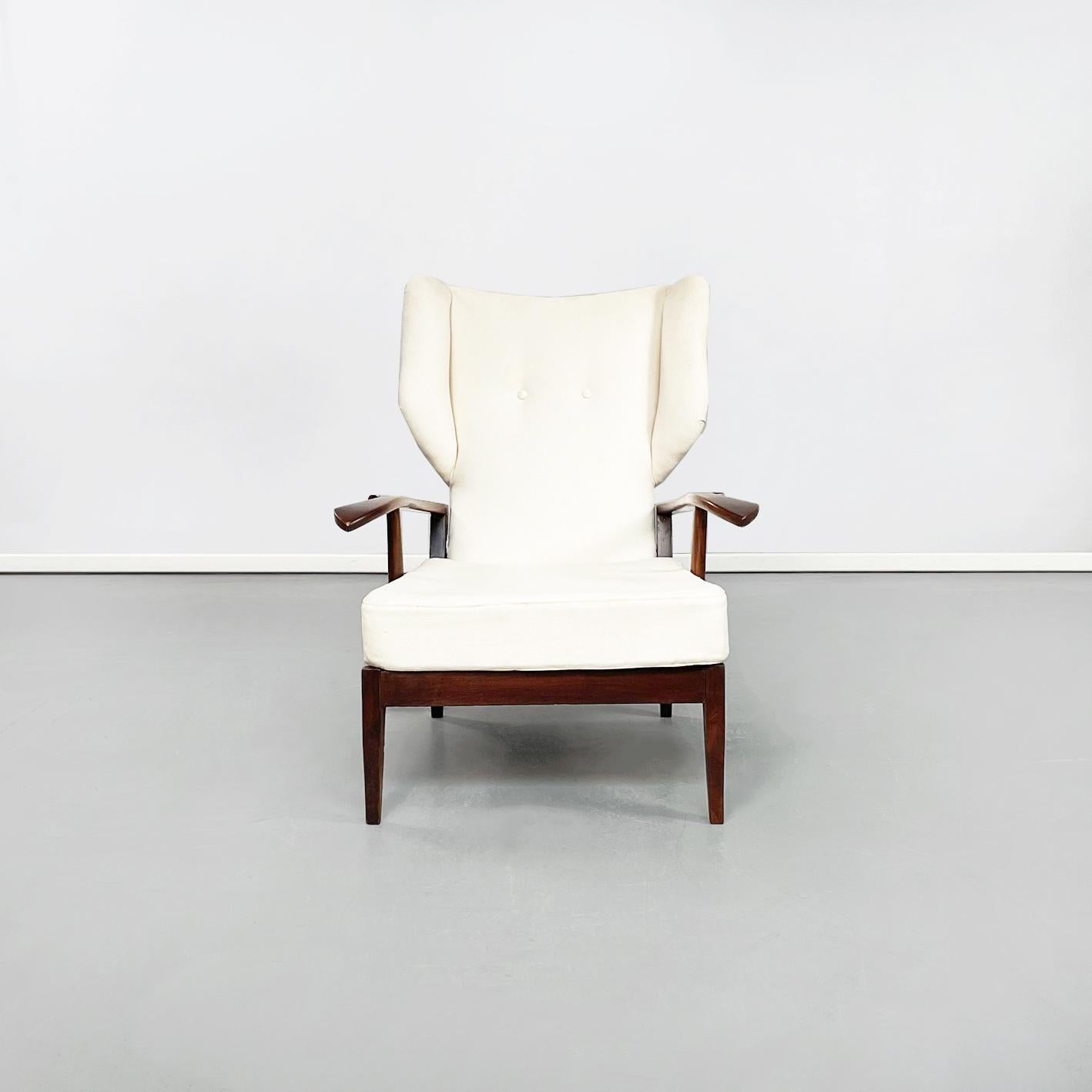 Italian mid-century White fabric and wooden armchair by Paolo Buffa, 1950s
Armchair with wooden structure. The seat is made up of a padded cushion in white fabric, supported by a metal structure. The armrests are irregularly curved in wood. The
