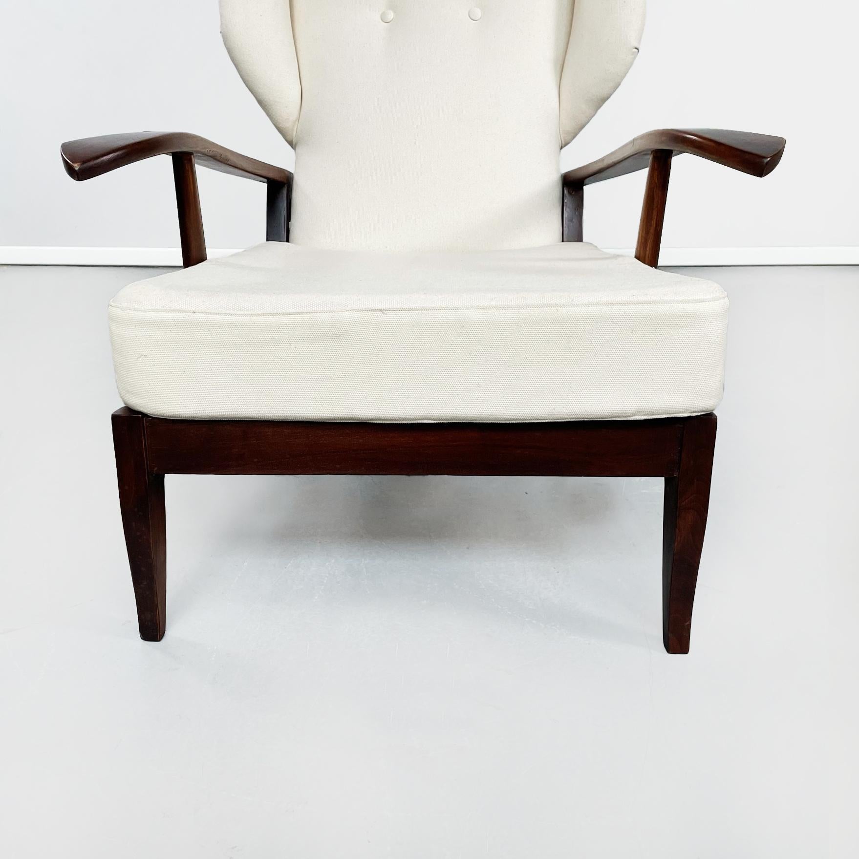 Italian Mid-Century White Fabric and Wooden Armchair by Paolo Buffa, 1950s For Sale 1