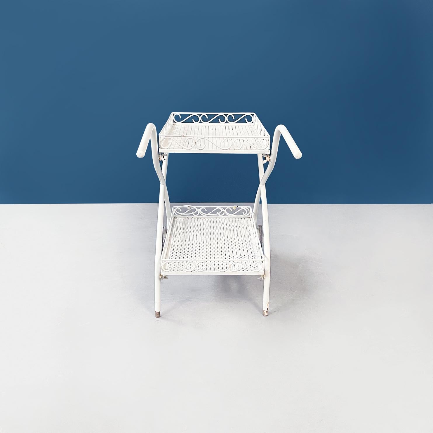Italian Mid-Century White Iron Garden Cart Openwork with Curls, 1960s In Good Condition For Sale In MIlano, IT