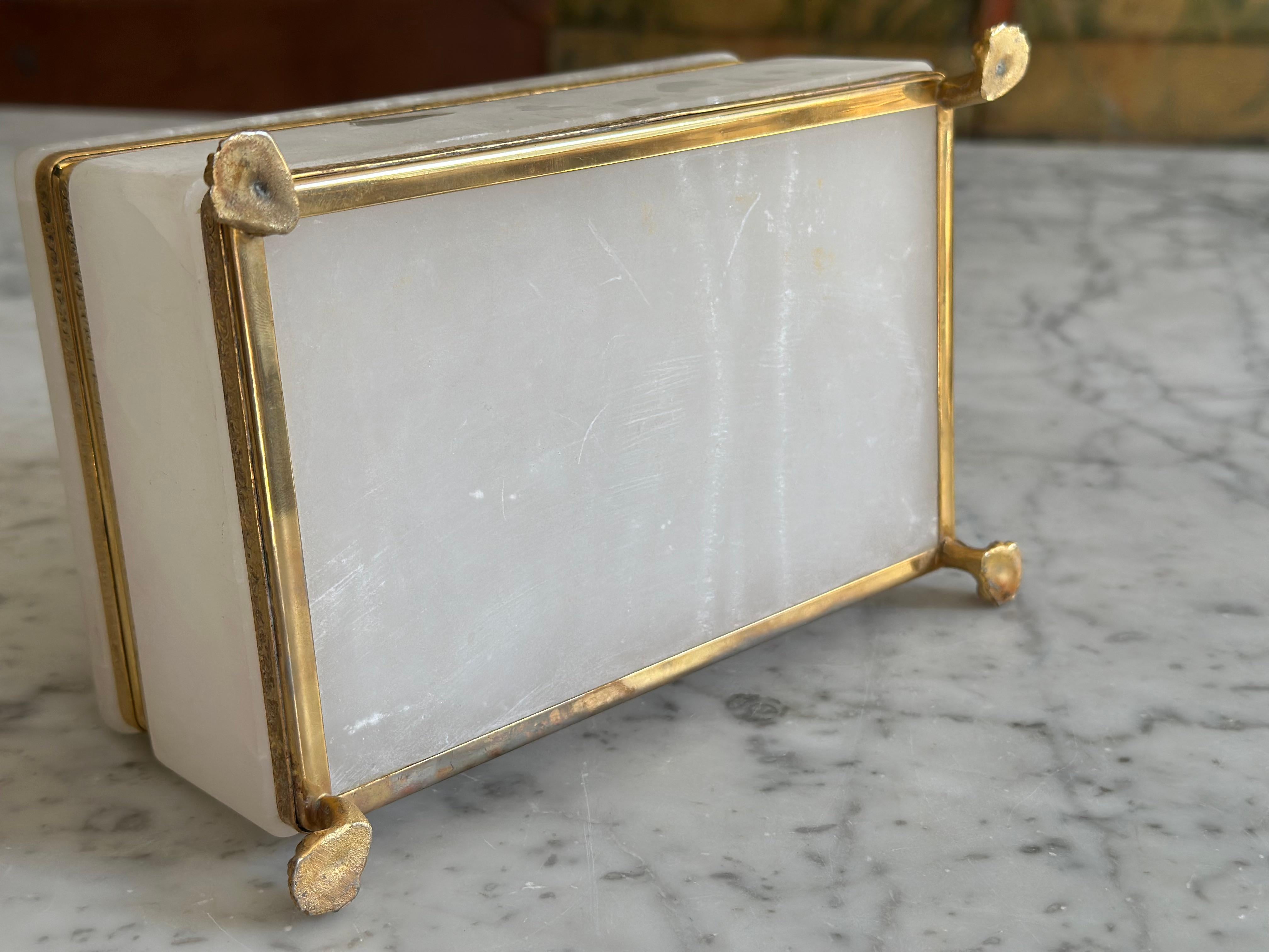 Italian Mid-Century White Marble Jewelry Box with Gilt Metal Mounts For Sale 11