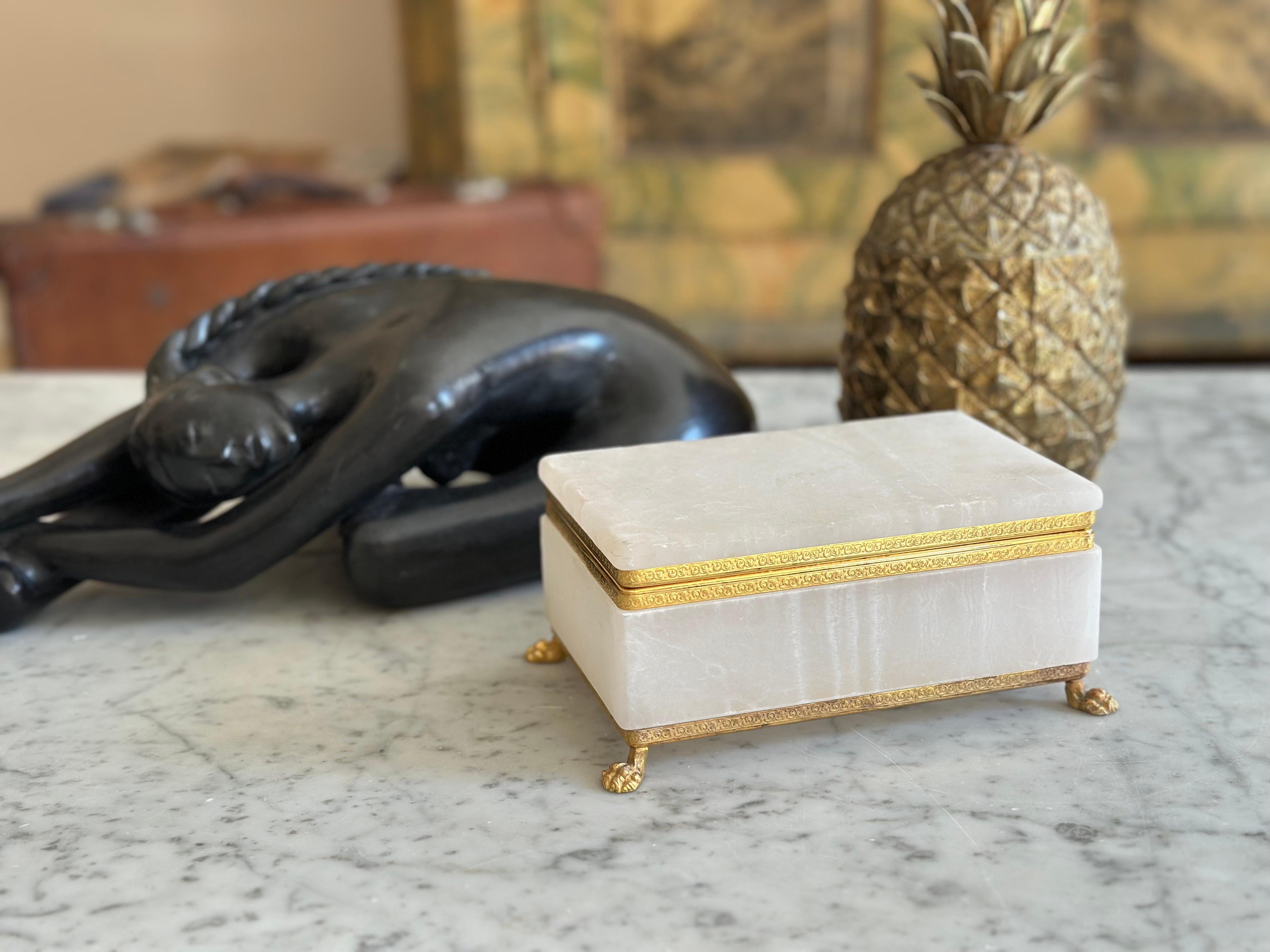 Italian Mid-Century White Marble Jewelry Box with Gilt Metal Mounts For Sale 13