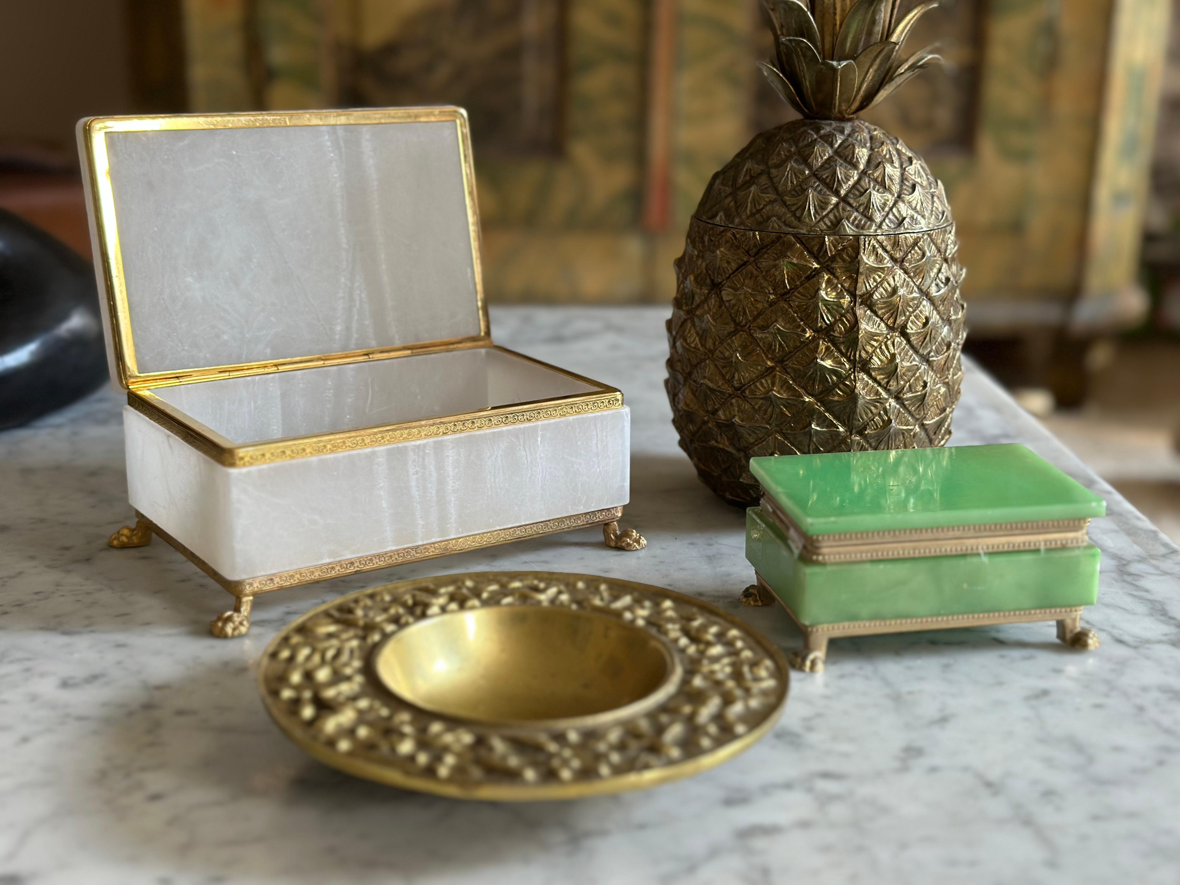 Italian Mid-Century White Marble Jewelry Box with Gilt Metal Mounts For Sale 14