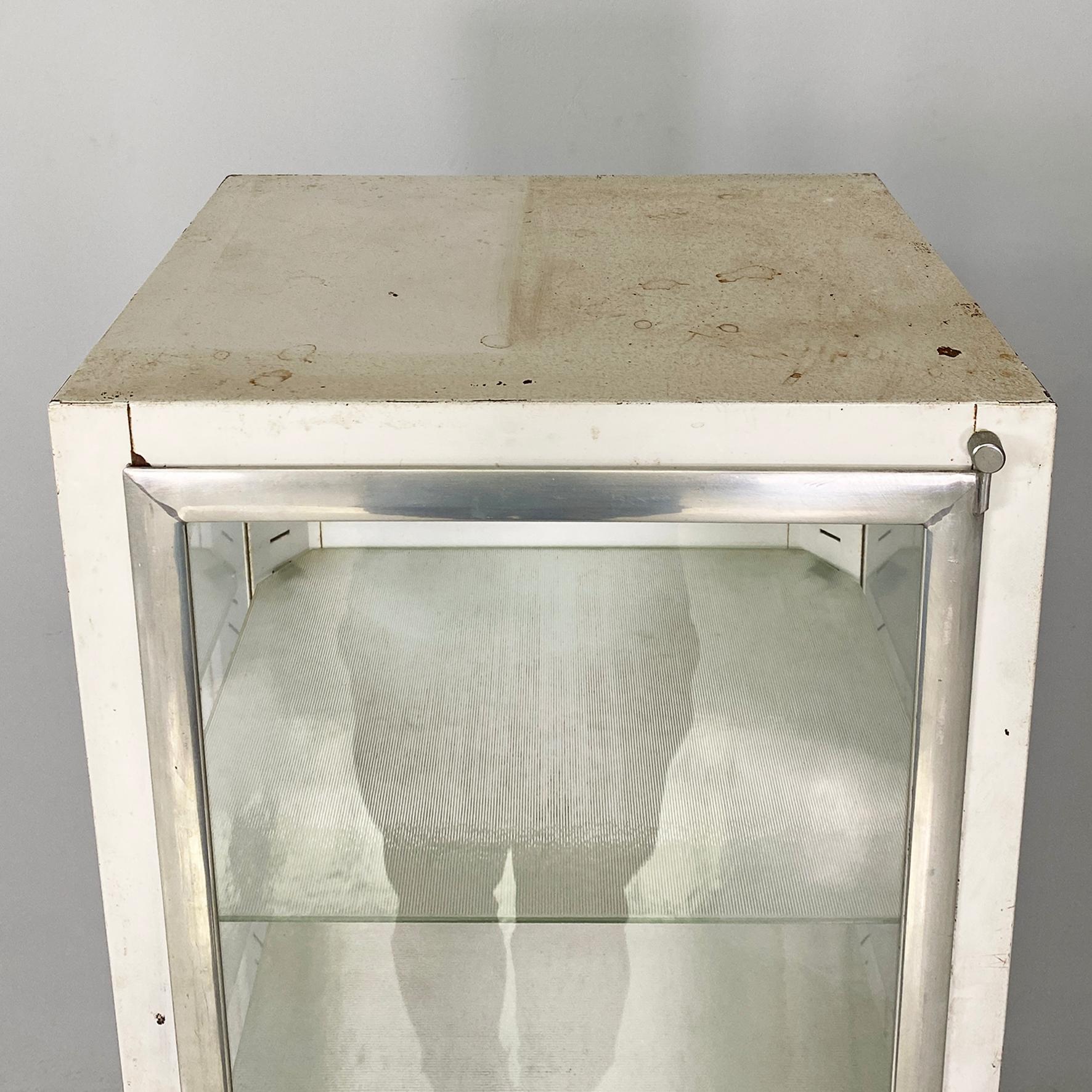 Italian mid-century white metal and glass old pharmacy display cabinet, 1950s im Angebot 4