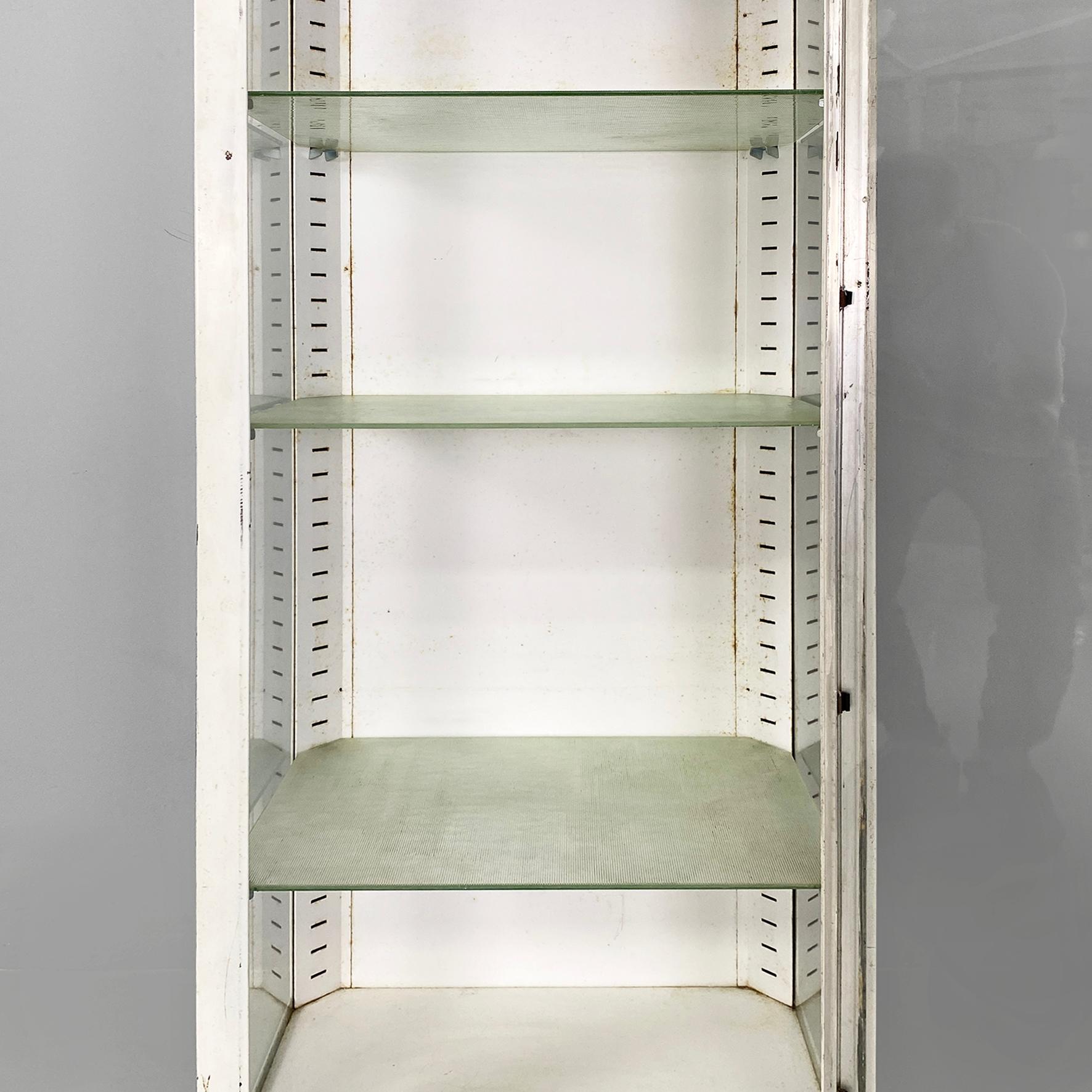 Italian mid-century white metal and glass old pharmacy display cabinet, 1950s (Metall) im Angebot