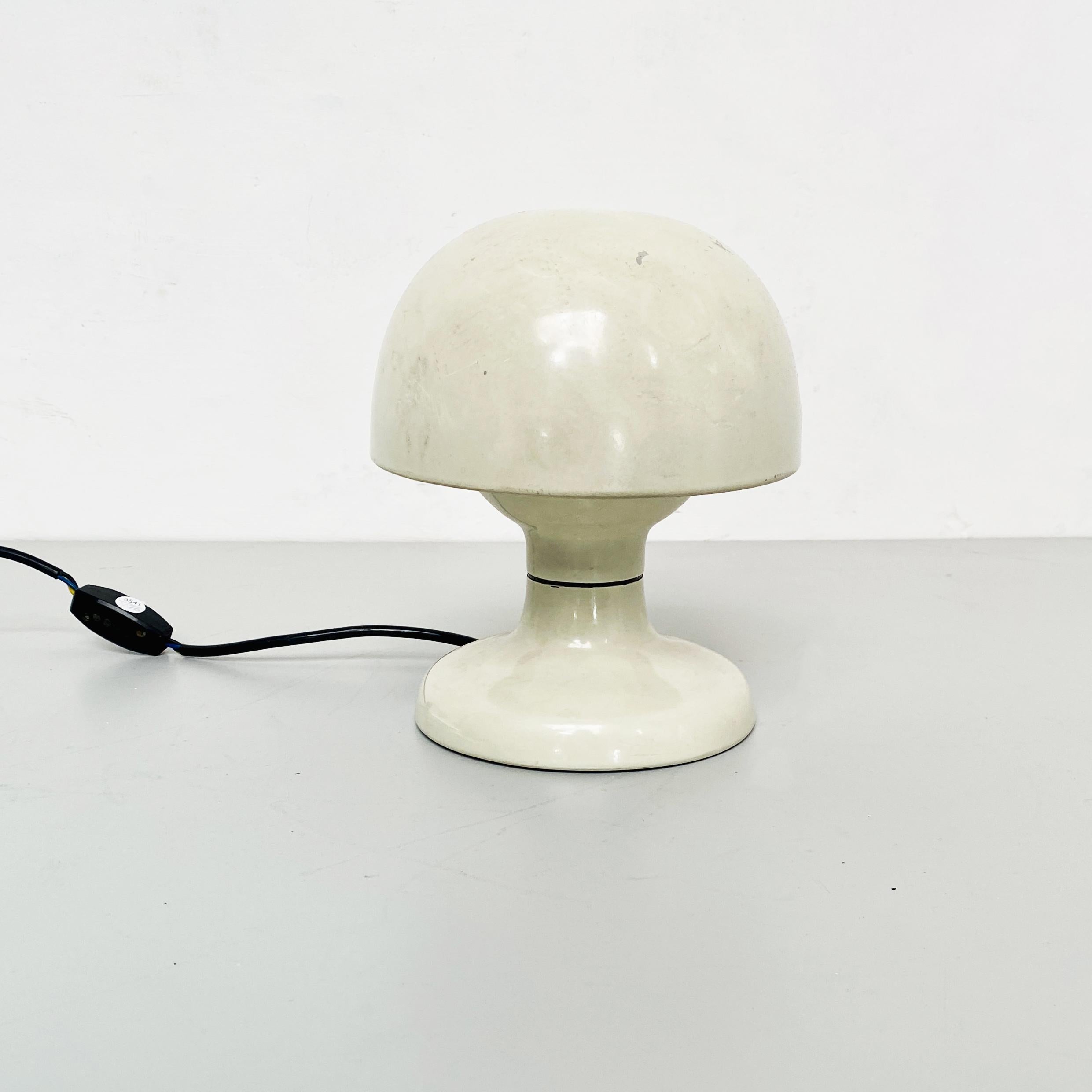 Lampe de bureau italienne en métal blanc mi-siècle en forme de cruche de Tobia Scarpa pour Flos, 1963 Bon état - En vente à MIlano, IT