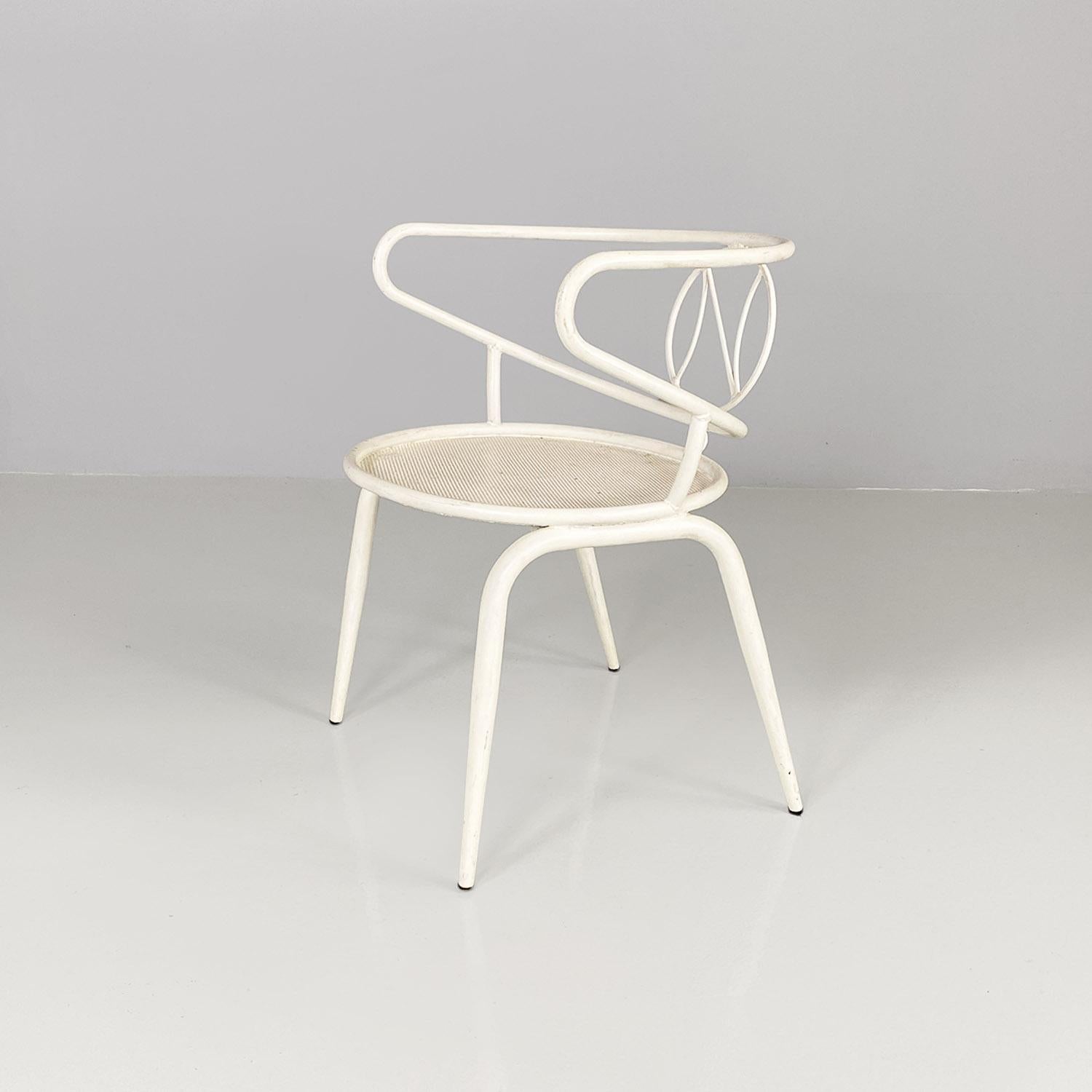 Milieu du XXe siècle Chaise d'extérieur italienne du milieu du siècle en métal blanc avec accoudoirs, années 1950 en vente