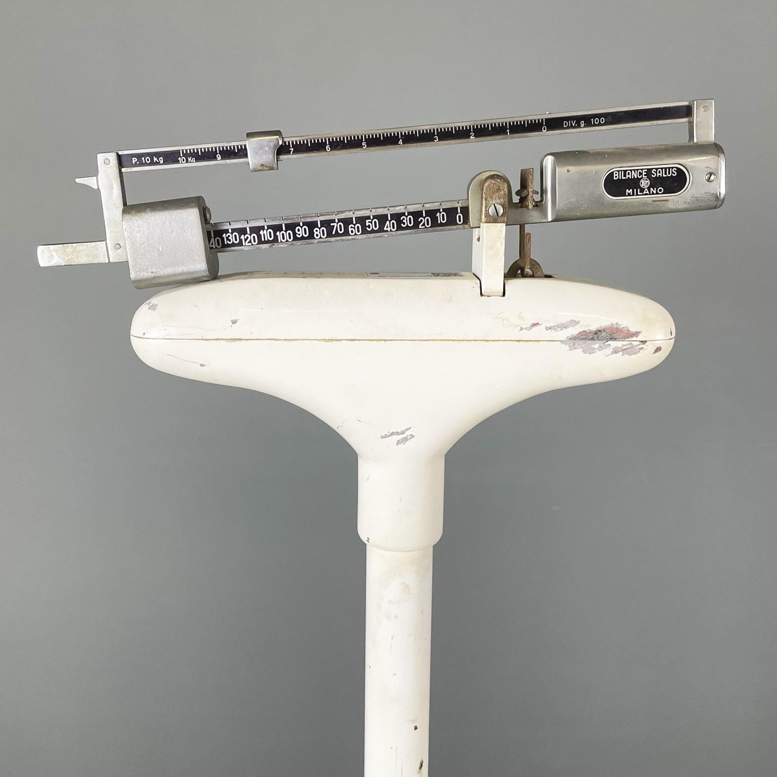 Mid-20th Century Italian Mid-Century White Metal Vertical Medical Scale by Salus, 1960s For Sale