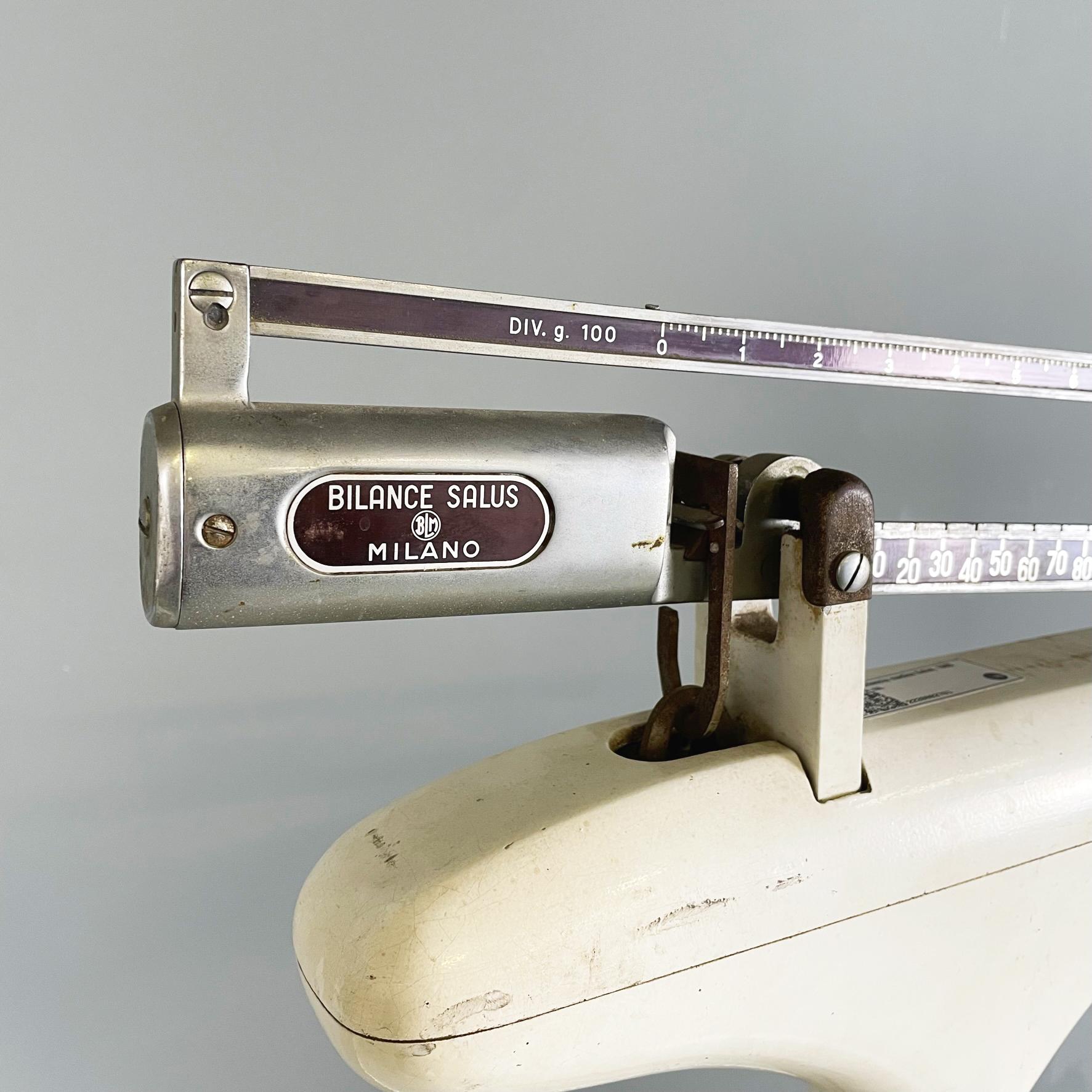 Italian Mid-Century White Metal Vertical Medical Scale by Salus, 1960s For Sale 1