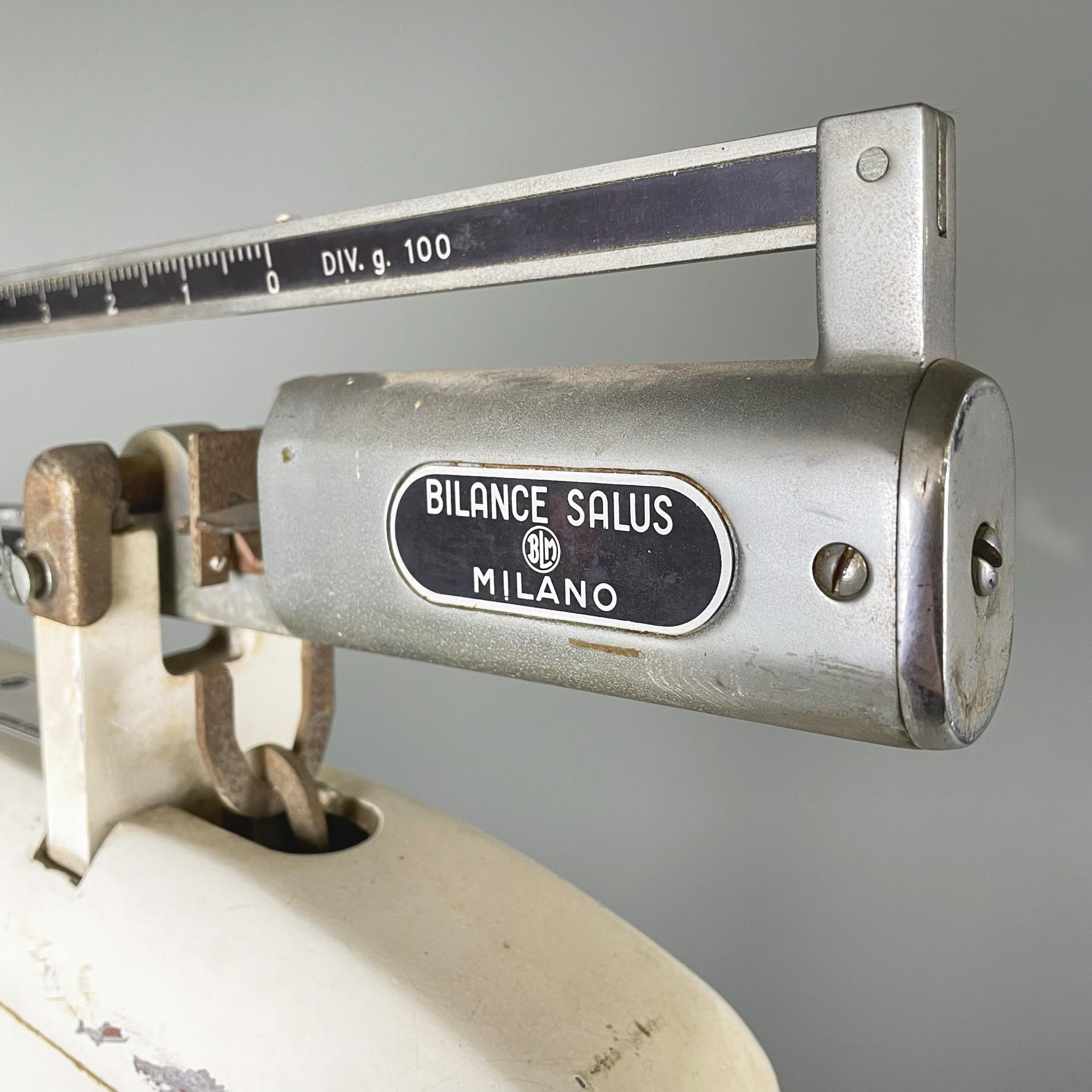 Italian Mid-Century White Metal Vertical Medical Scale by Salus, 1960s For Sale 2