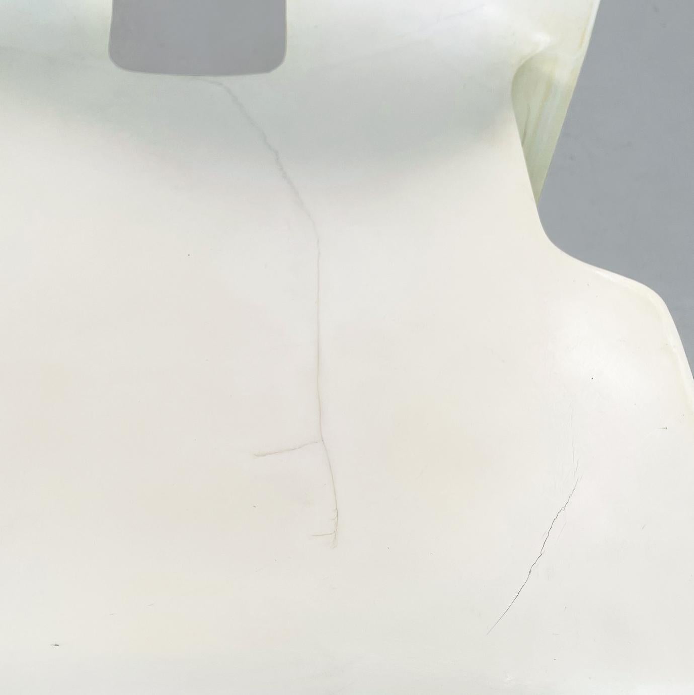 Chaises italiennes en plastique blanc du milieu du siècle 860 de Joe Colombo pour Kartell, 1970 6