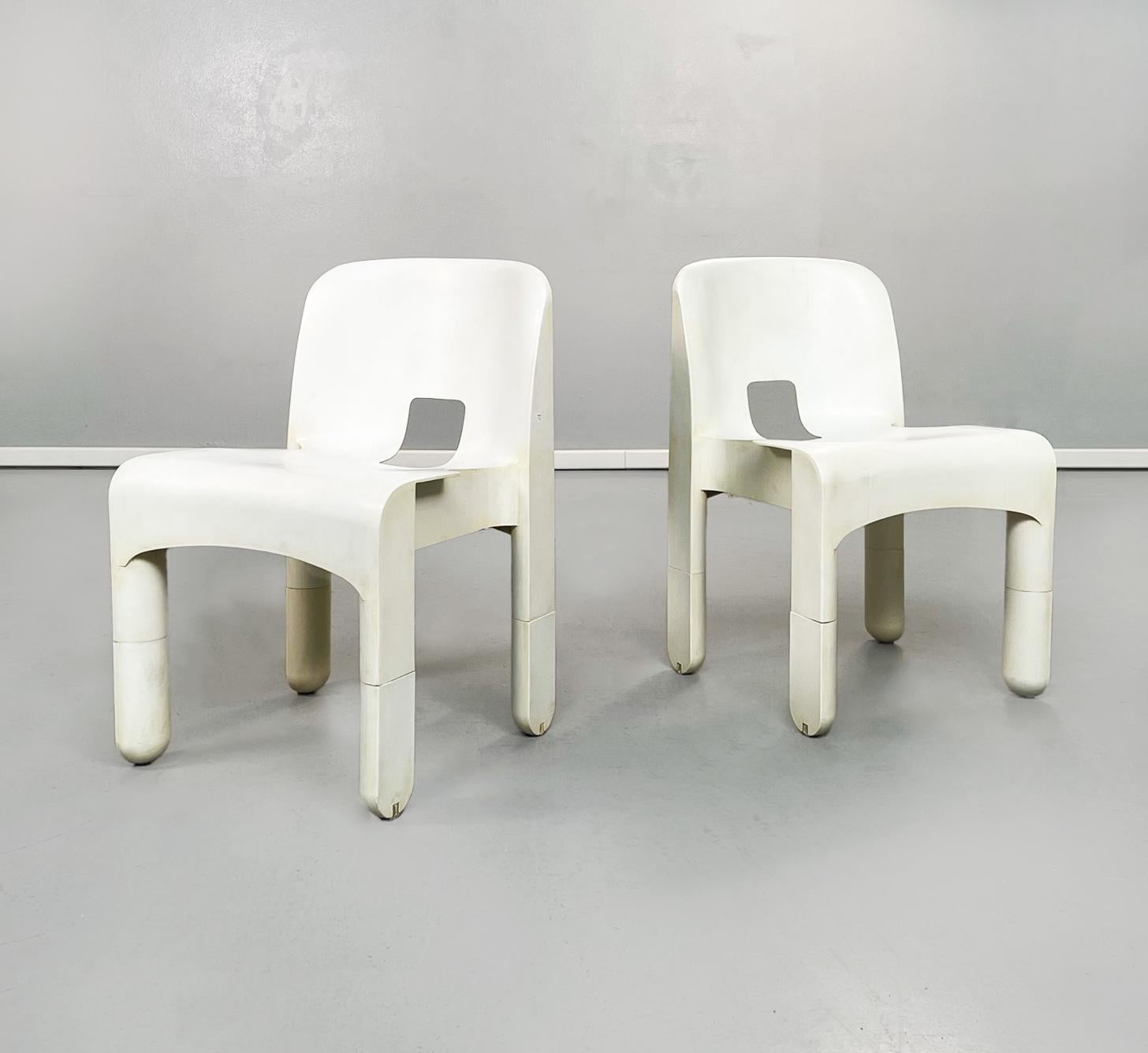 Chaises en plastique blanc 860 de Joe Colombo pour Kartell, 1970
Set de 4 chaises modèle 860, connu aussi comme chaise Universale, en plastique ABS blanc crème. Le siège rectangulaire est doté de deux rabats à l'extérieur. Le dossier, légèrement