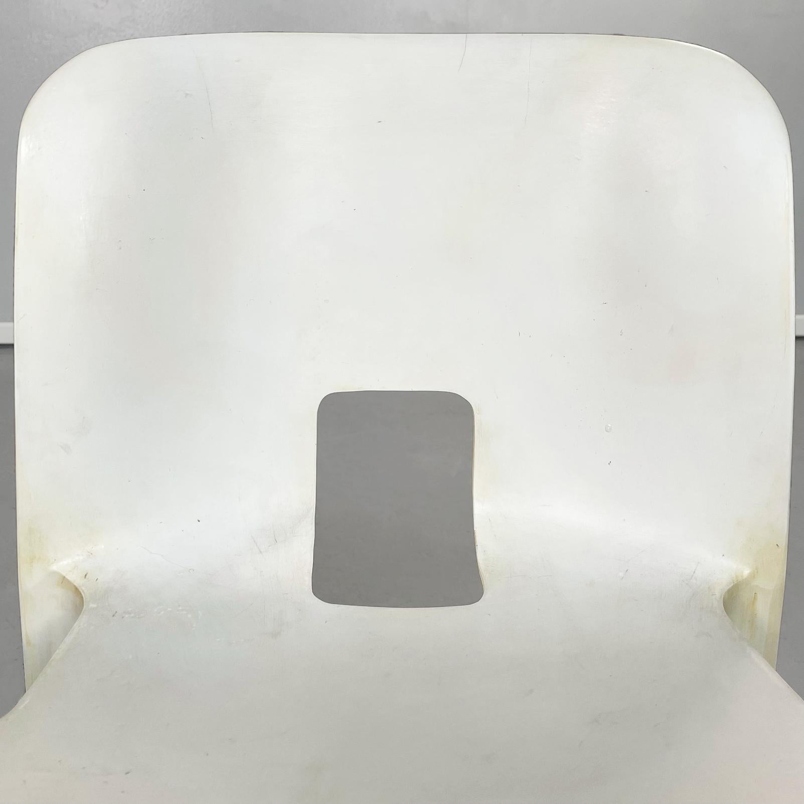 Chaises italiennes en plastique blanc du milieu du siècle 860 de Joe Colombo pour Kartell, 1970 3