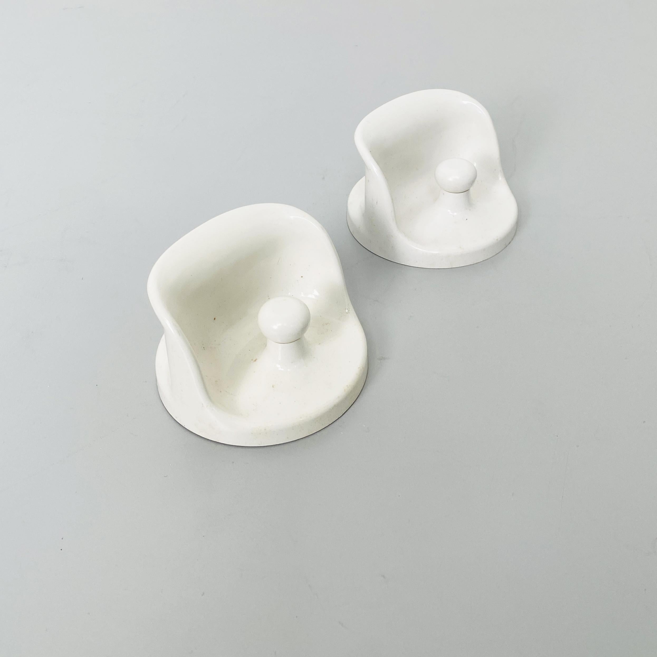 Crochets Gancio en plastique blanc du milieu du siècle dernier de Von Bohr pour Kartell, 1972
Hooks Gancio d'Olaf Von Bohr pour Kartell, 1972
Crochets en plastique blanc conçus pour Kartell par Olaf Von Bohr en 1972.
Bonnes conditions.
Mesure en