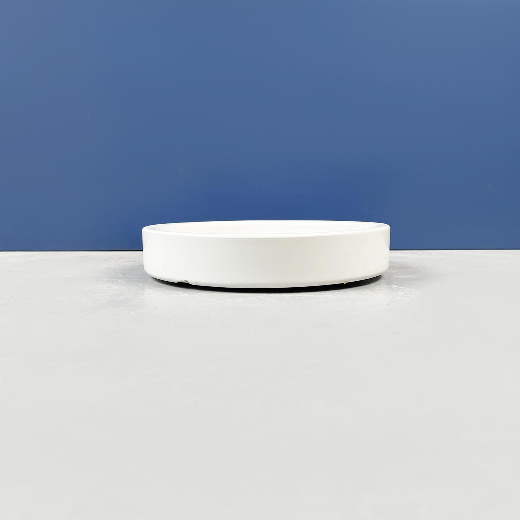 Italian Mid-Century White Porcelain Stoneware Ashtray by Angelo Mangiarotti for Danese, 1970s
Fantastic round ashtray in white porcelain stoneware. The plate has a light rise in the central area. 
Suitable to be placed on any table in your home. It